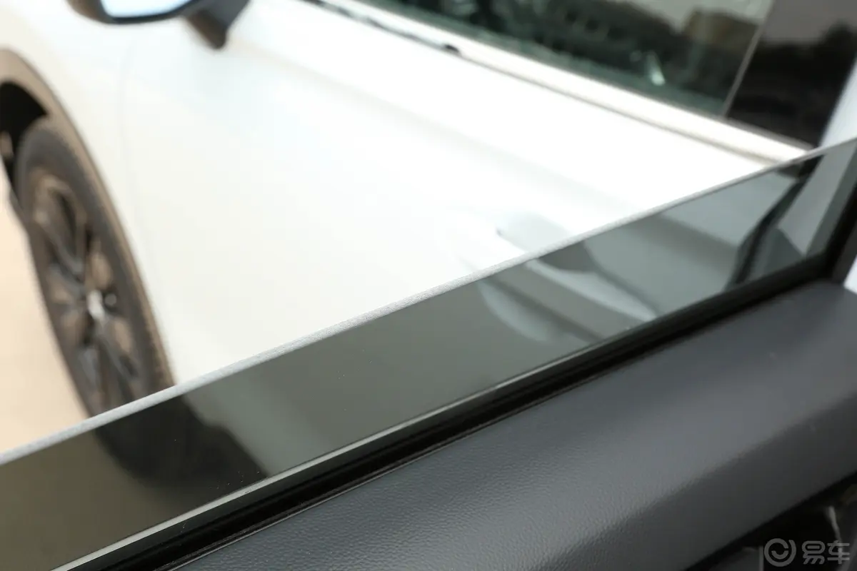 本田CR-V混动 2.0L 四驱智尊版后排玻璃材质特写
