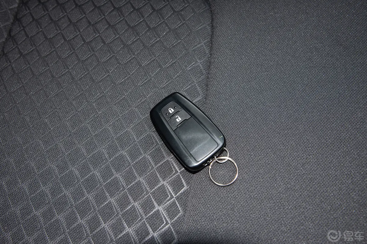 丰田C-HR双擎 2.0L 舒适版钥匙正面