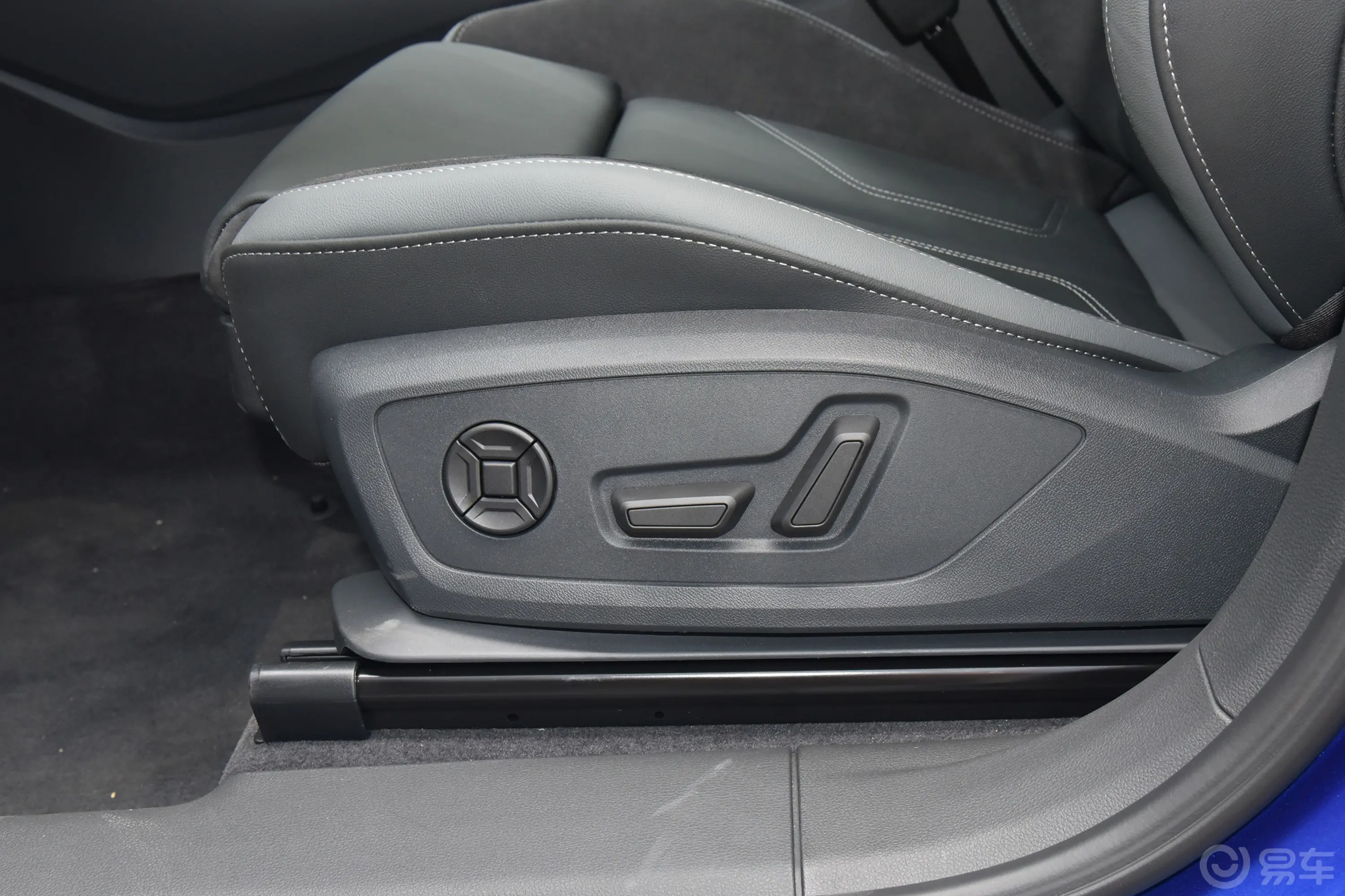 奥迪Q3 Sportback改款 40 TFSI 时尚型主驾座椅调节