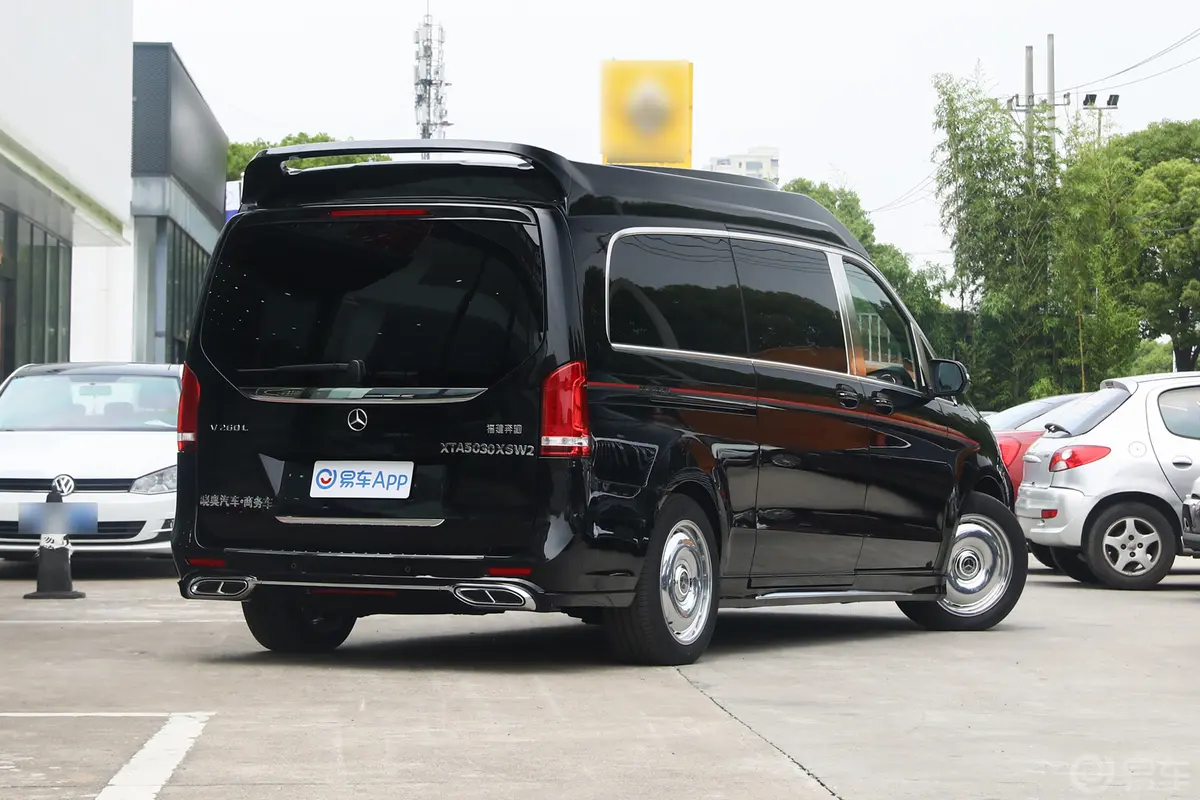 晓澳V-Class2.0T 鲲版侧后45度车头向右水平