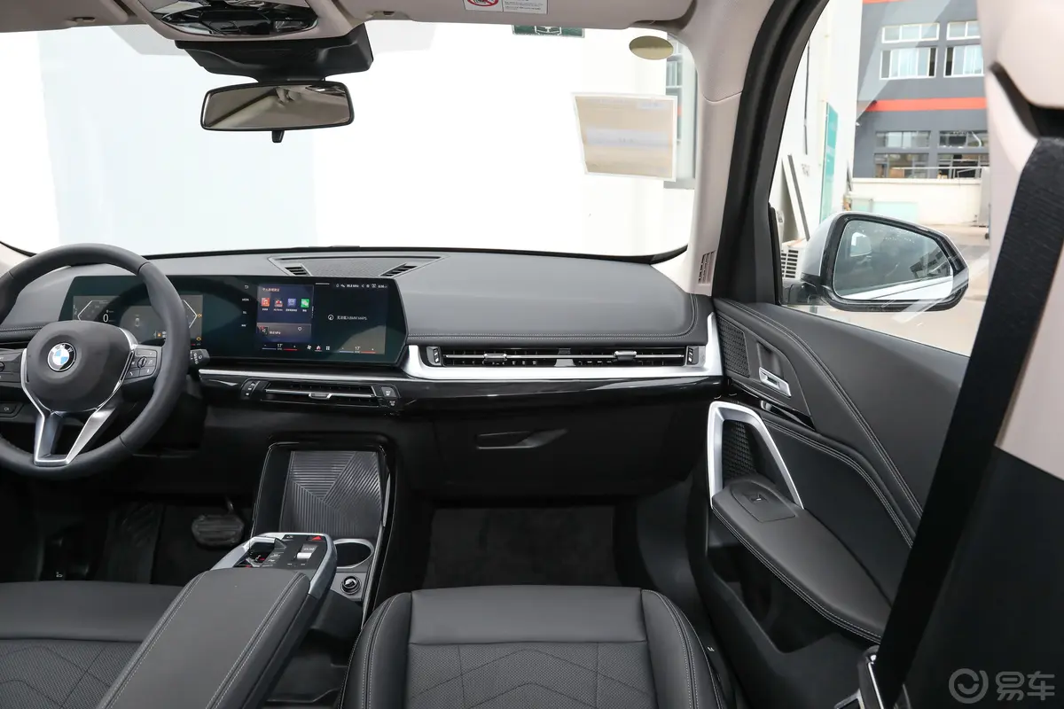 宝马X1sDrive20Li X设计套装副驾驶位区域