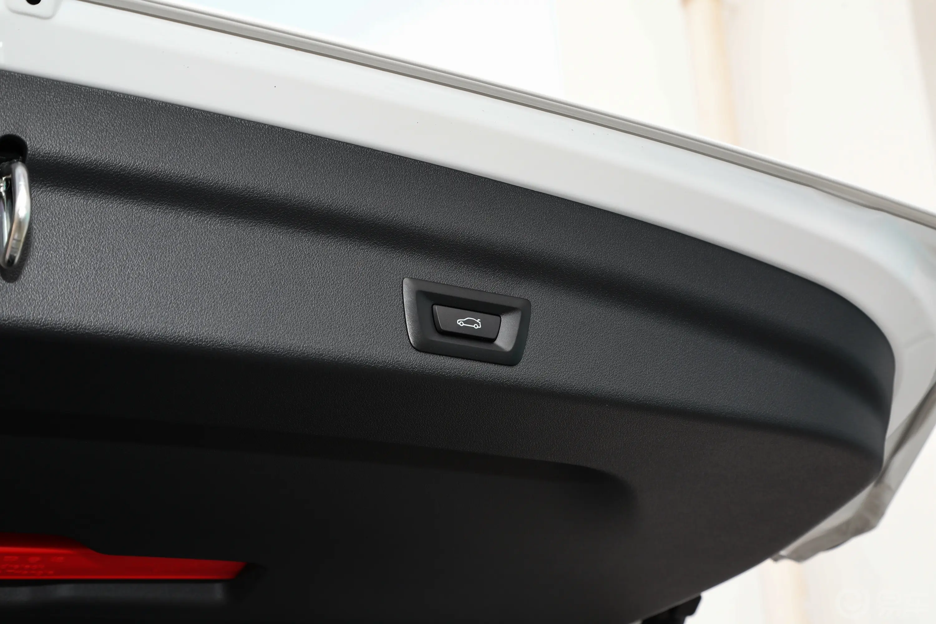 宝马X1sDrive20Li X设计套装电动尾门按键（手动扶手）