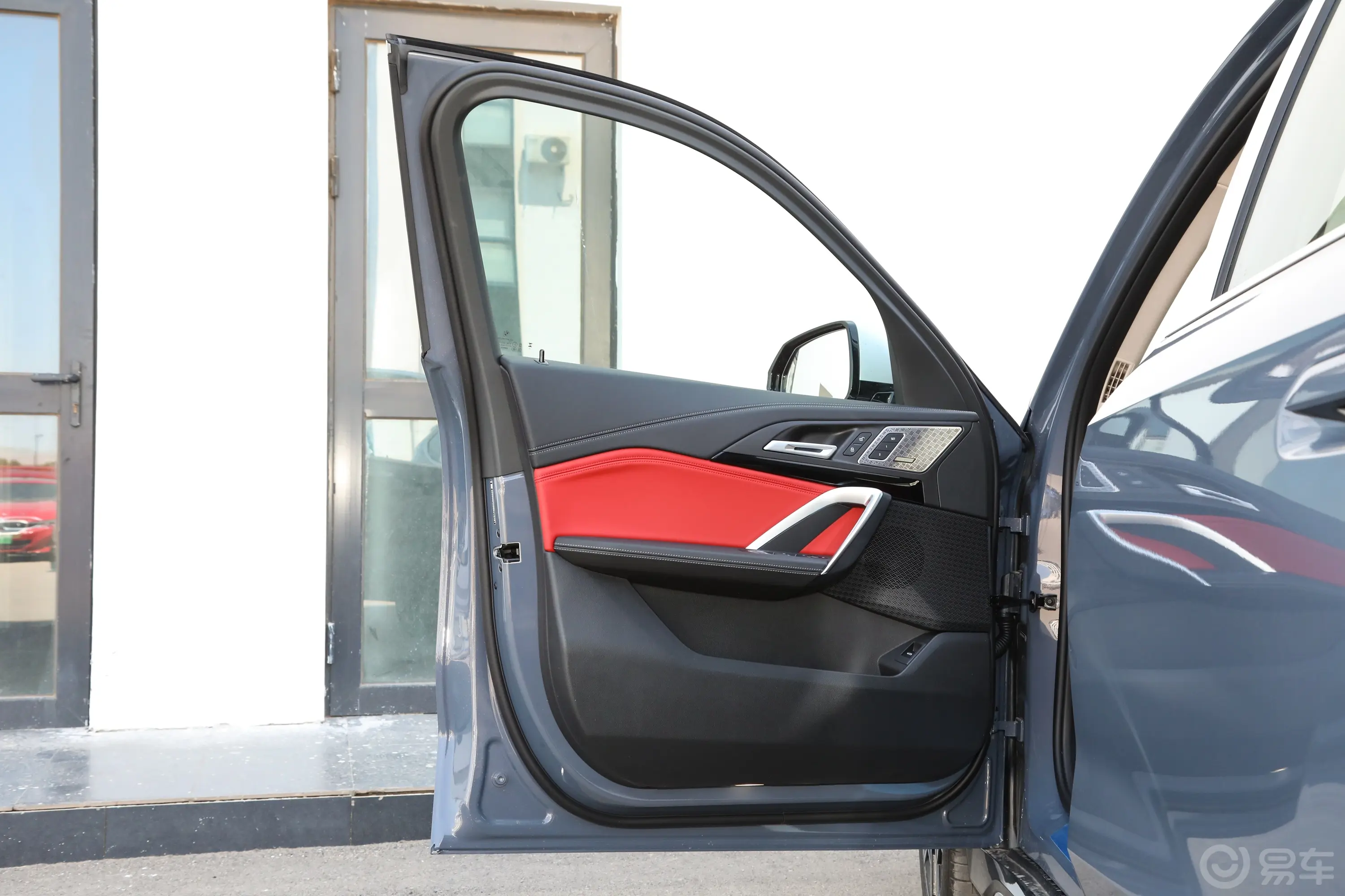 宝马X1sDrive25Li X设计套装驾驶员侧前车门