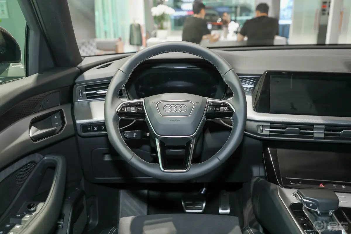 奥迪Q645 TFSI quattro Roadjet 齐云型 飞骑套装 7座方向盘