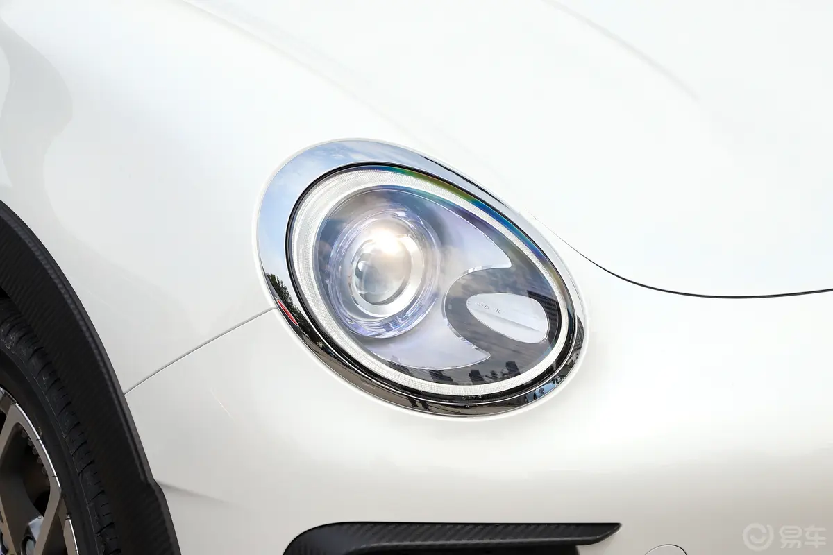 欧拉好猫GT木兰版 401km 豪华型大灯侧45度俯拍