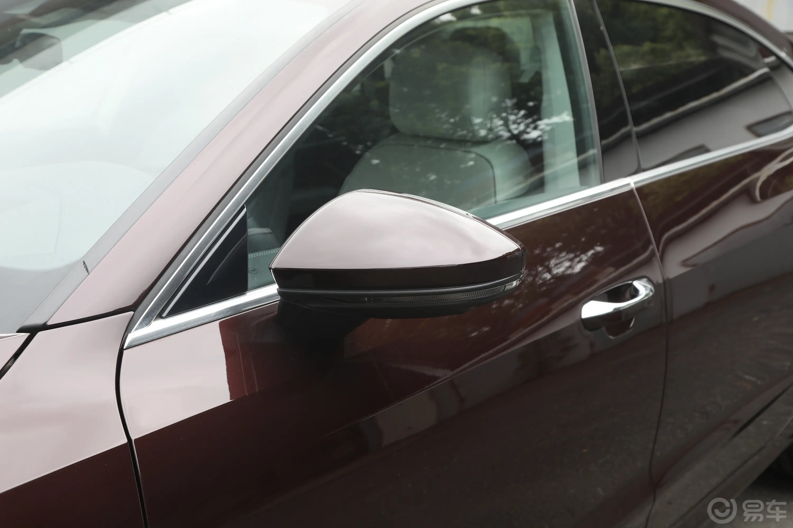 奥迪A7L55 TFSI quattro S-line 境远型 流晶套装主驾驶后视镜背面