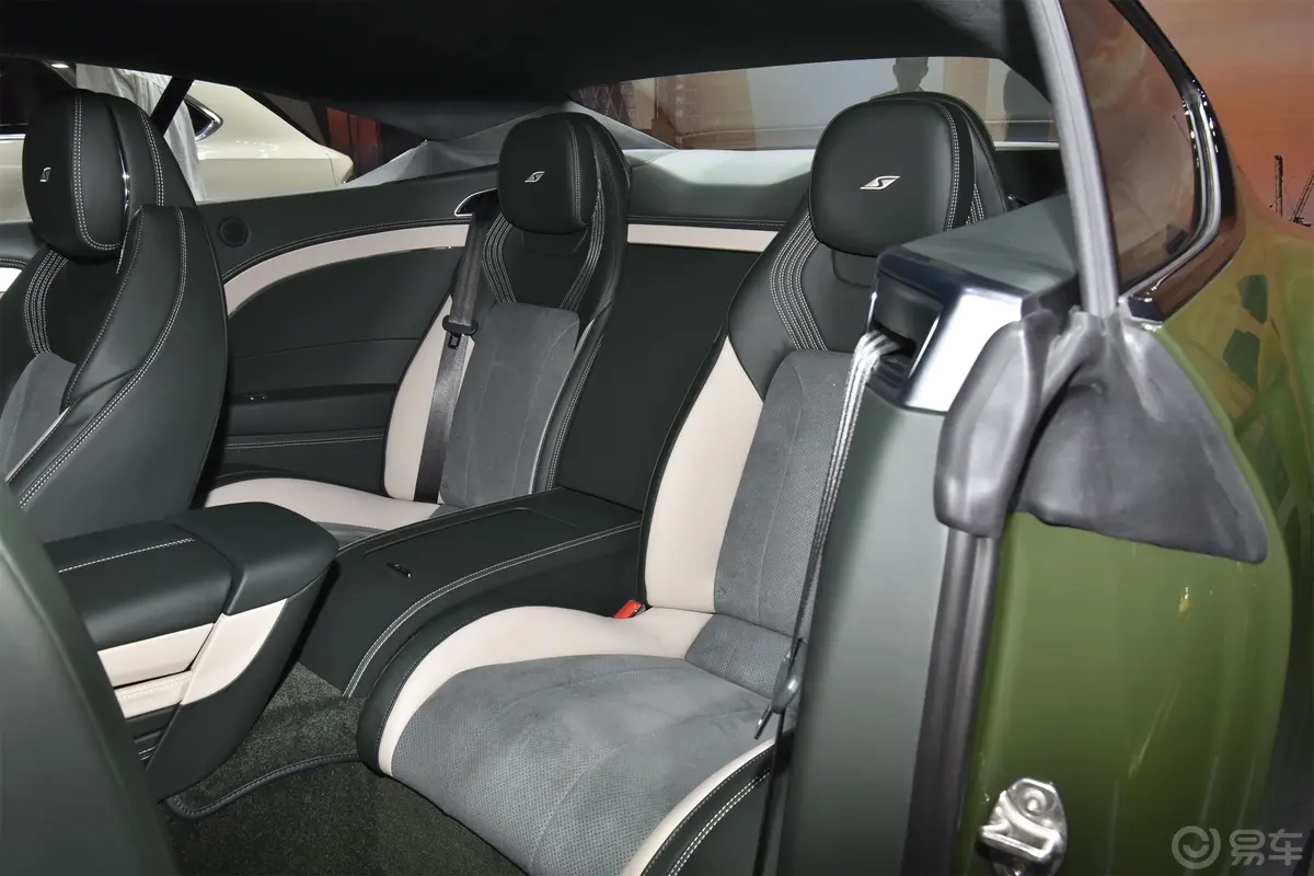 欧陆4.0T GT S V8后排座椅