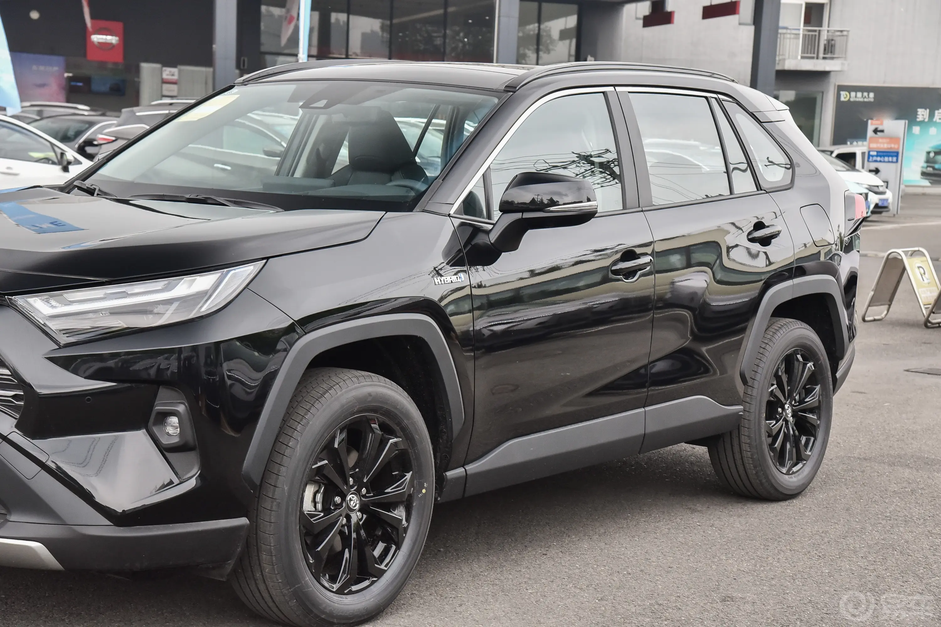 RAV4荣放双擎 2.5L 四驱旗舰版外观细节