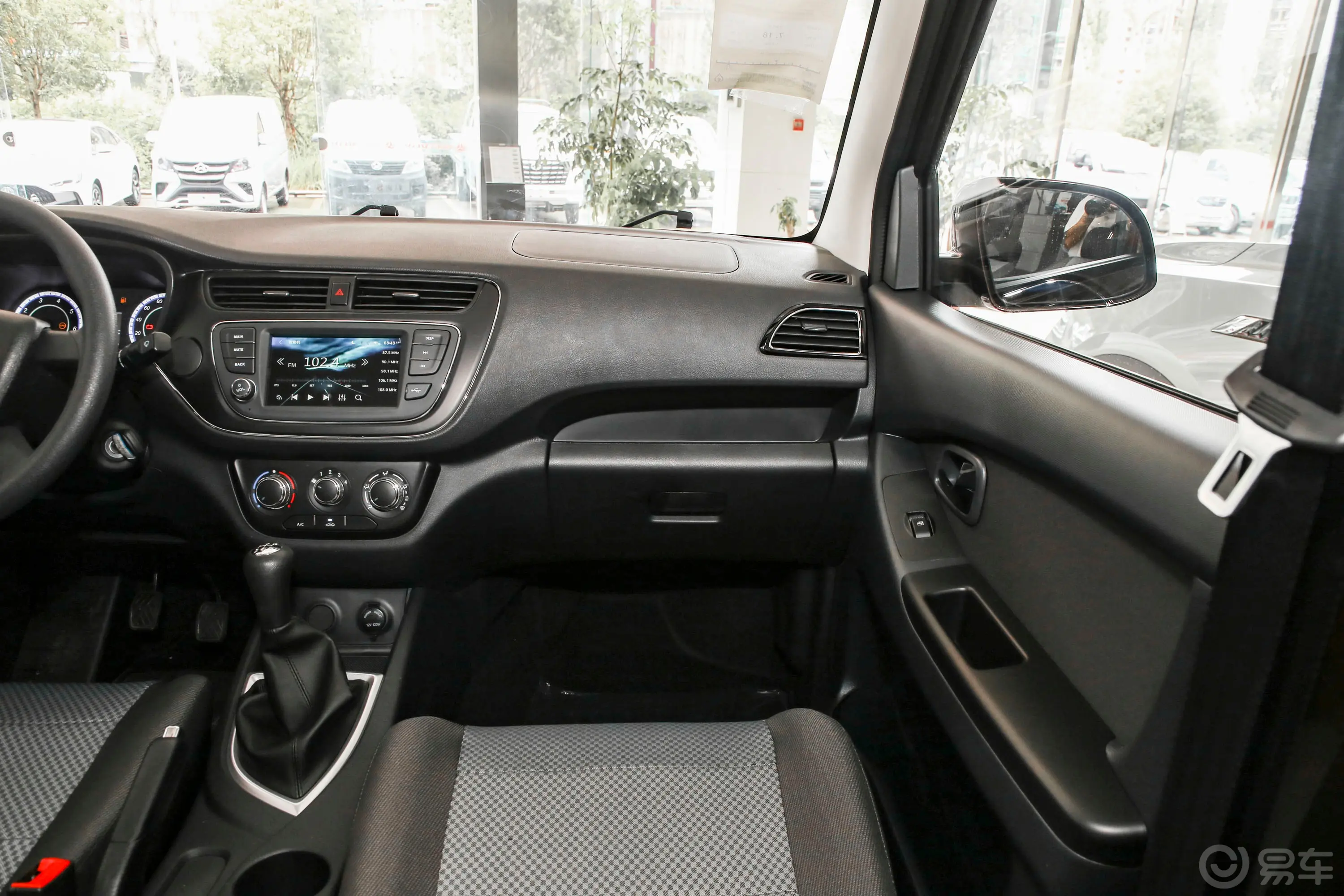 欧诺S欧诺S 1.5L 客车尊享版(双蒸空调)副驾驶位区域