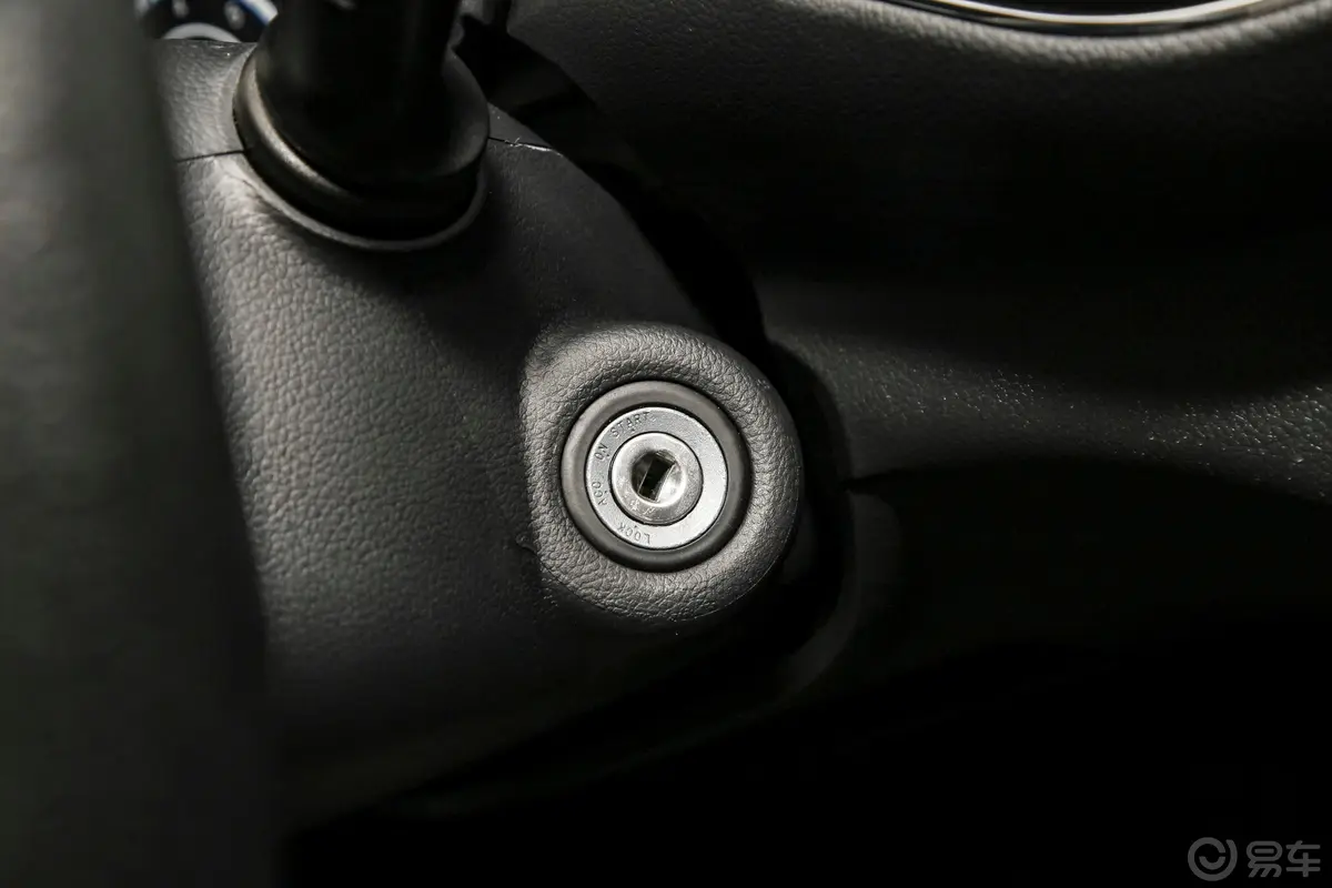 欧诺S欧诺S 1.5L 客车尊享版(双蒸空调)钥匙孔或一键启动按键