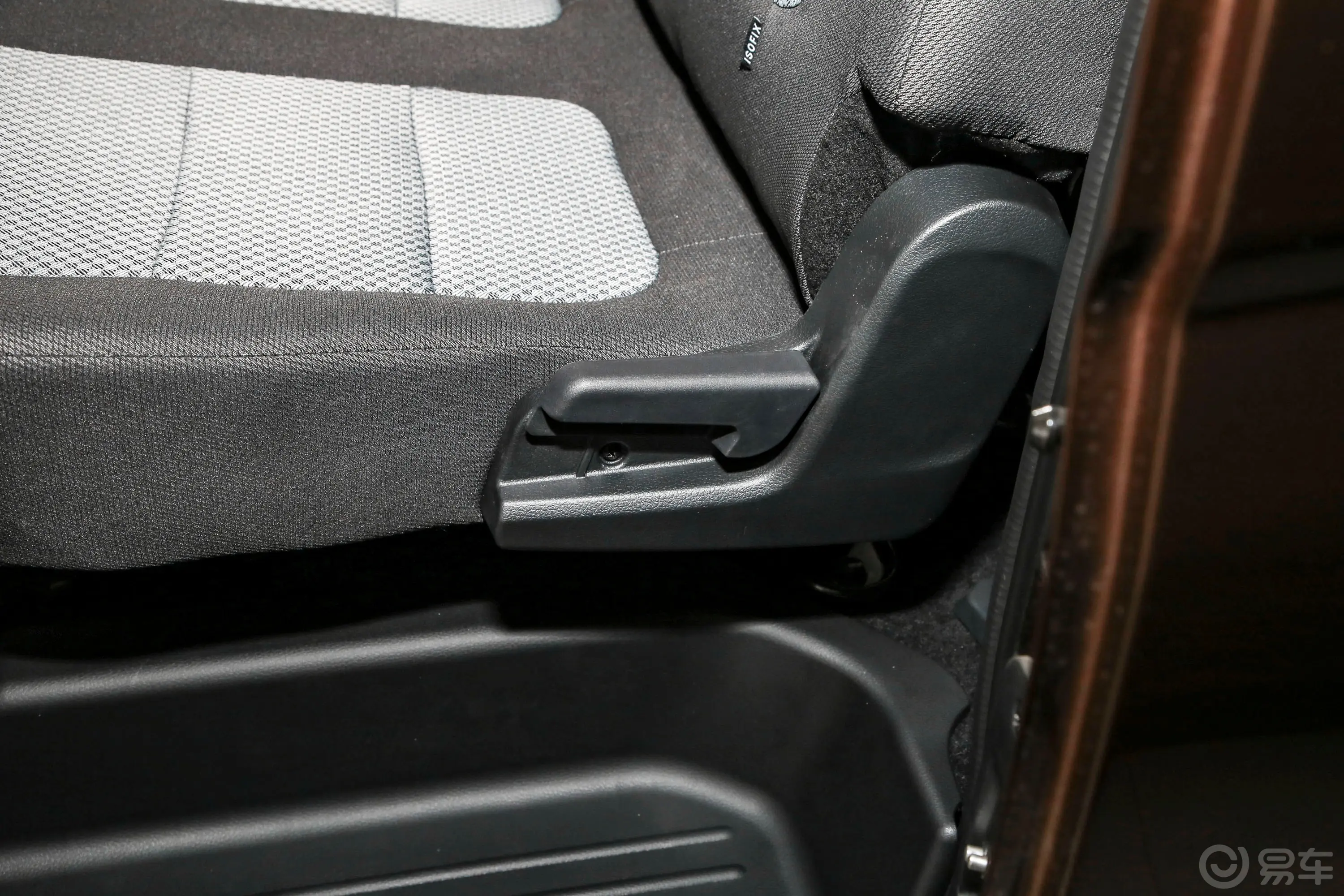 欧诺S欧诺S 1.5L 客车尊享版(双蒸空调)主驾座椅调节