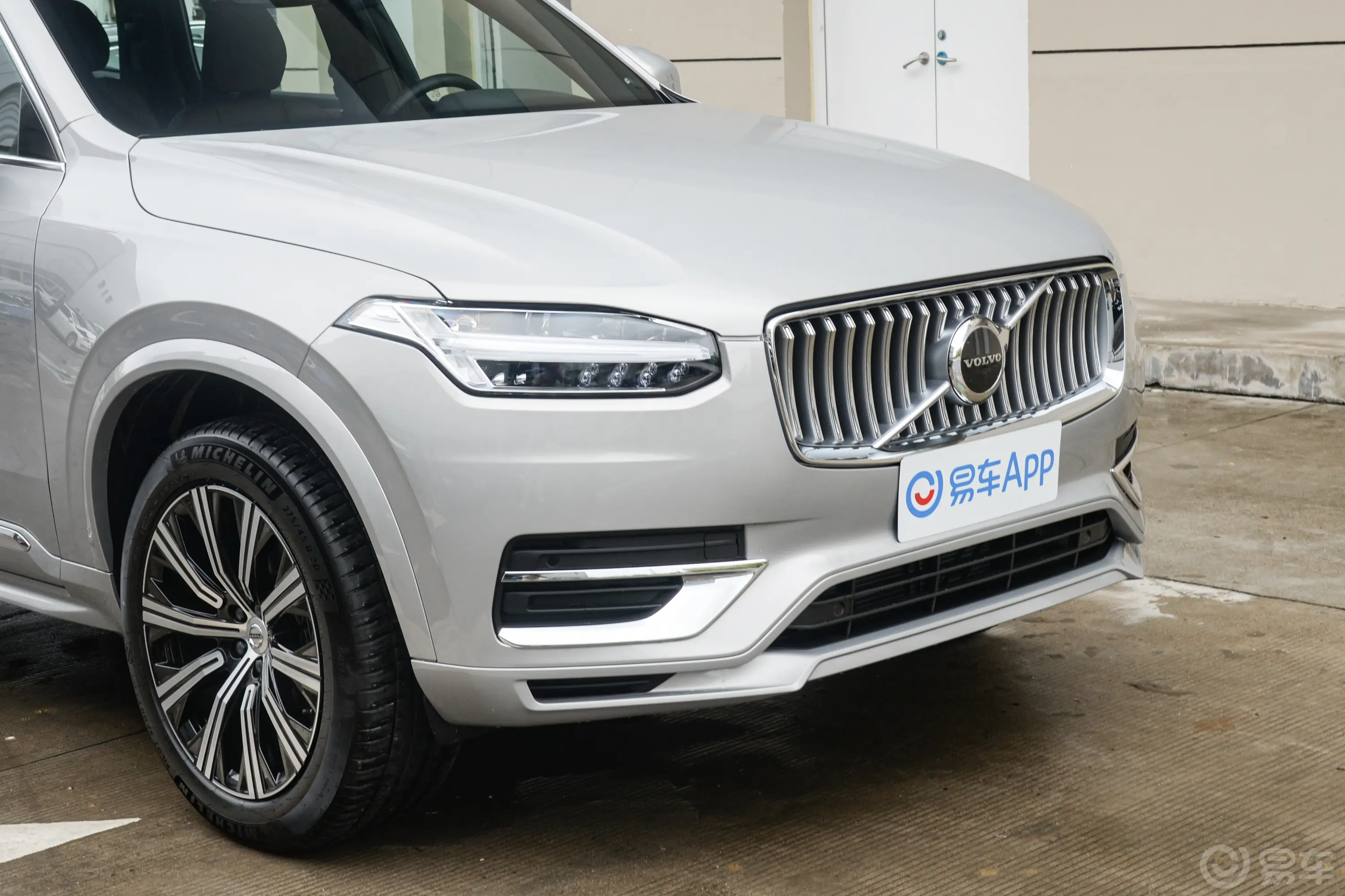 沃尔沃XC90B5 智行豪华版 5座前格栅侧俯拍