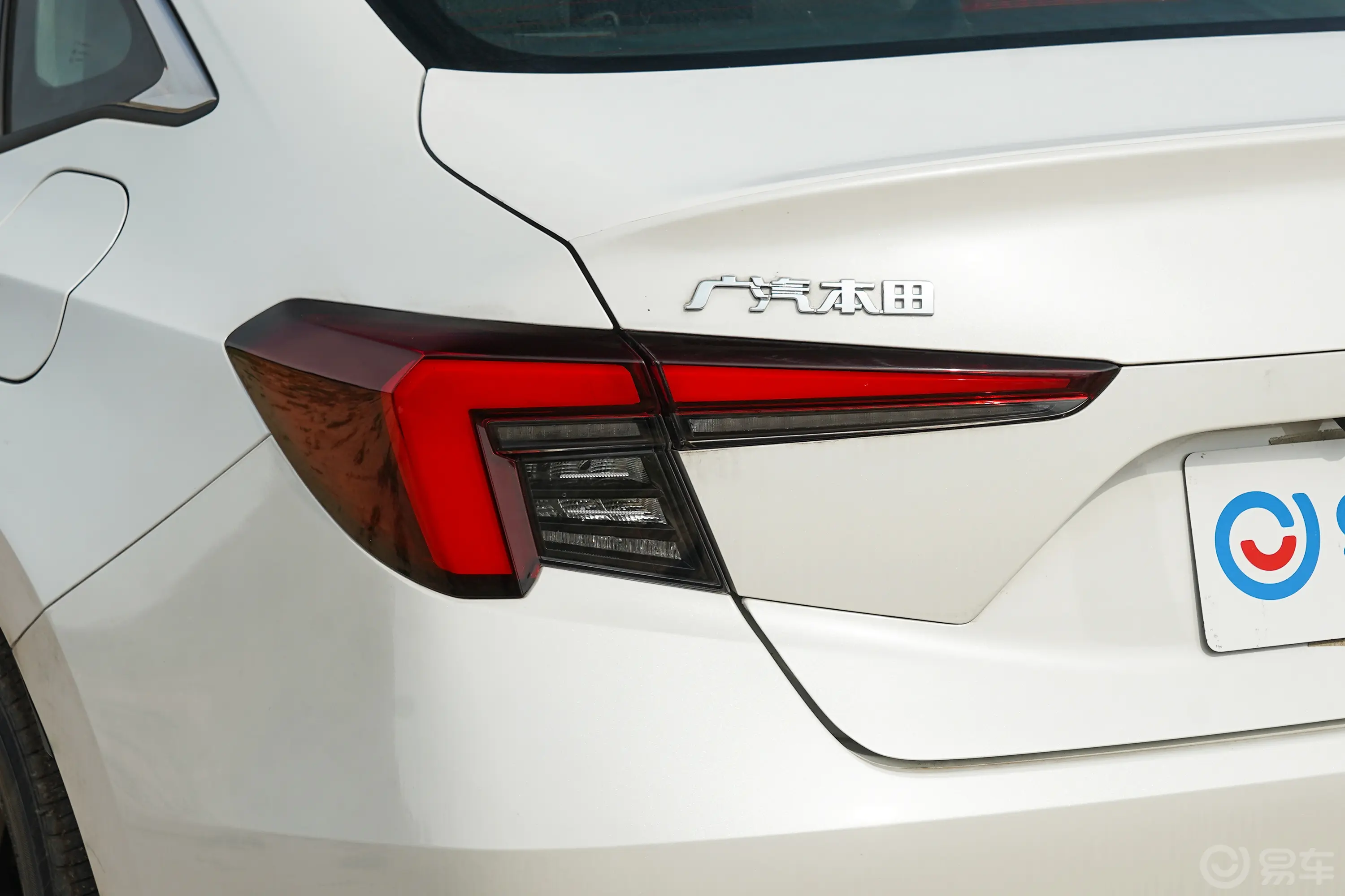 型格240TURBO CVT科技版外观灯组