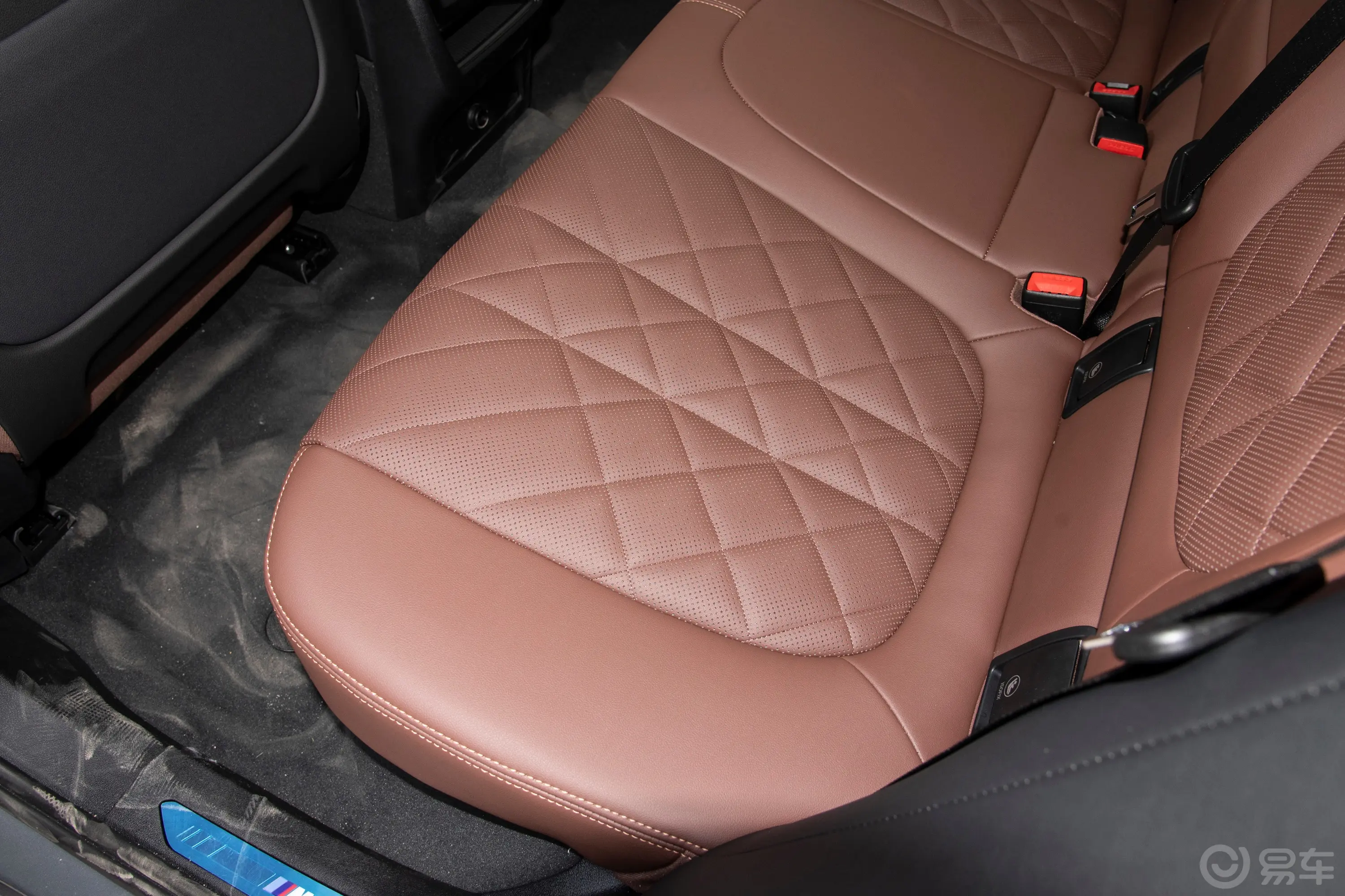 宝马X6改款 xDrive30i M运动套装后排空间