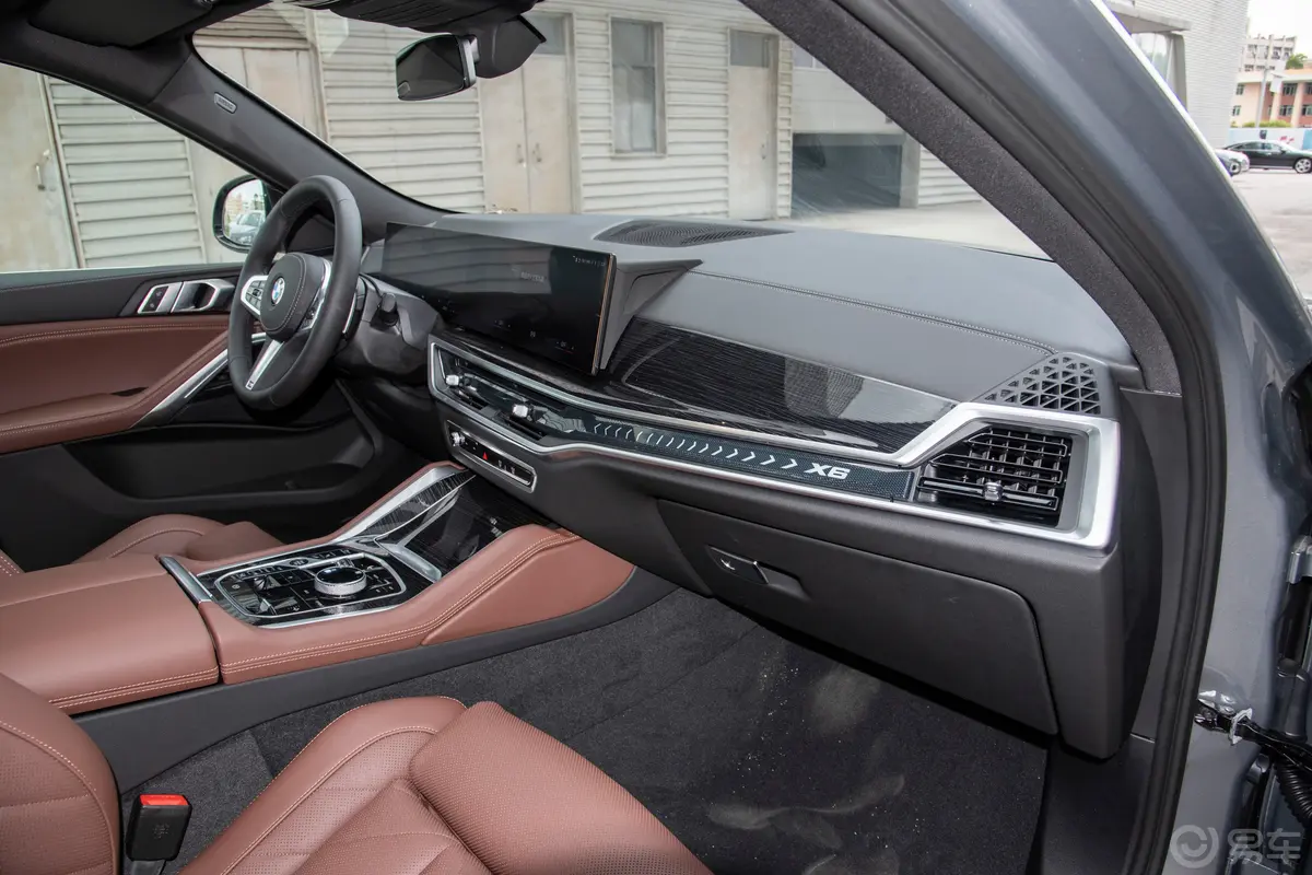 宝马X6改款 xDrive30i M运动套装内饰全景副驾驶员方向