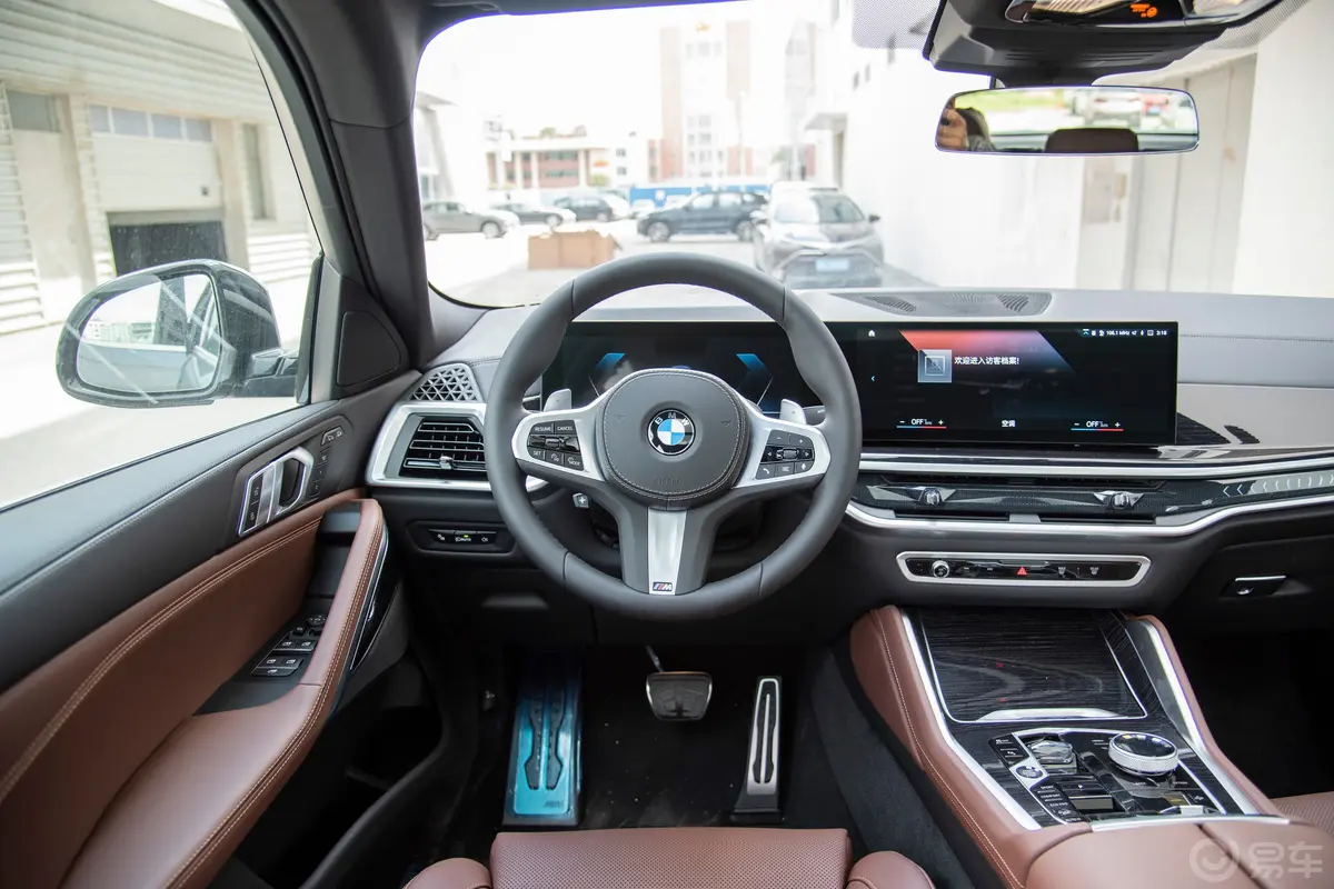 宝马X6改款 xDrive30i M运动套装驾驶位区域
