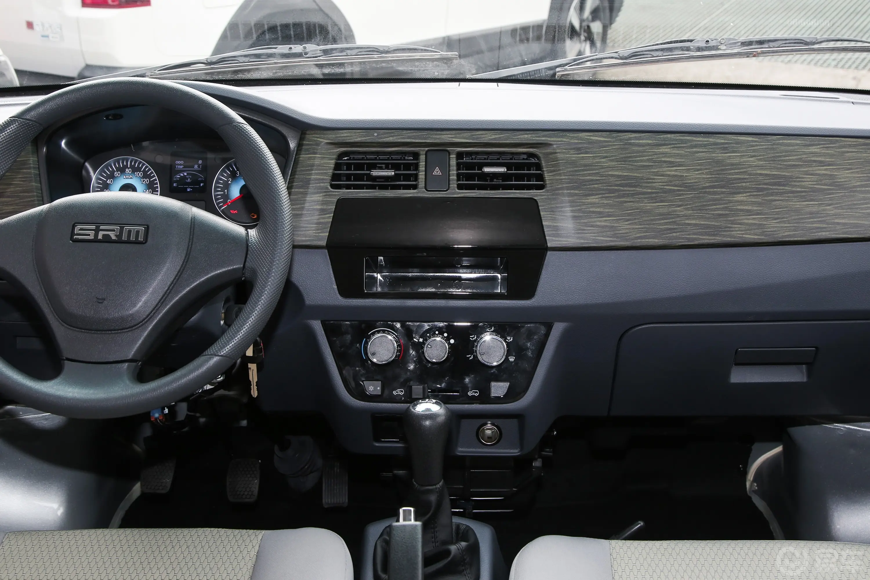 金杯小海狮X301.5L 客车超享型无空调版 5/6/7座 CNG中控台整体