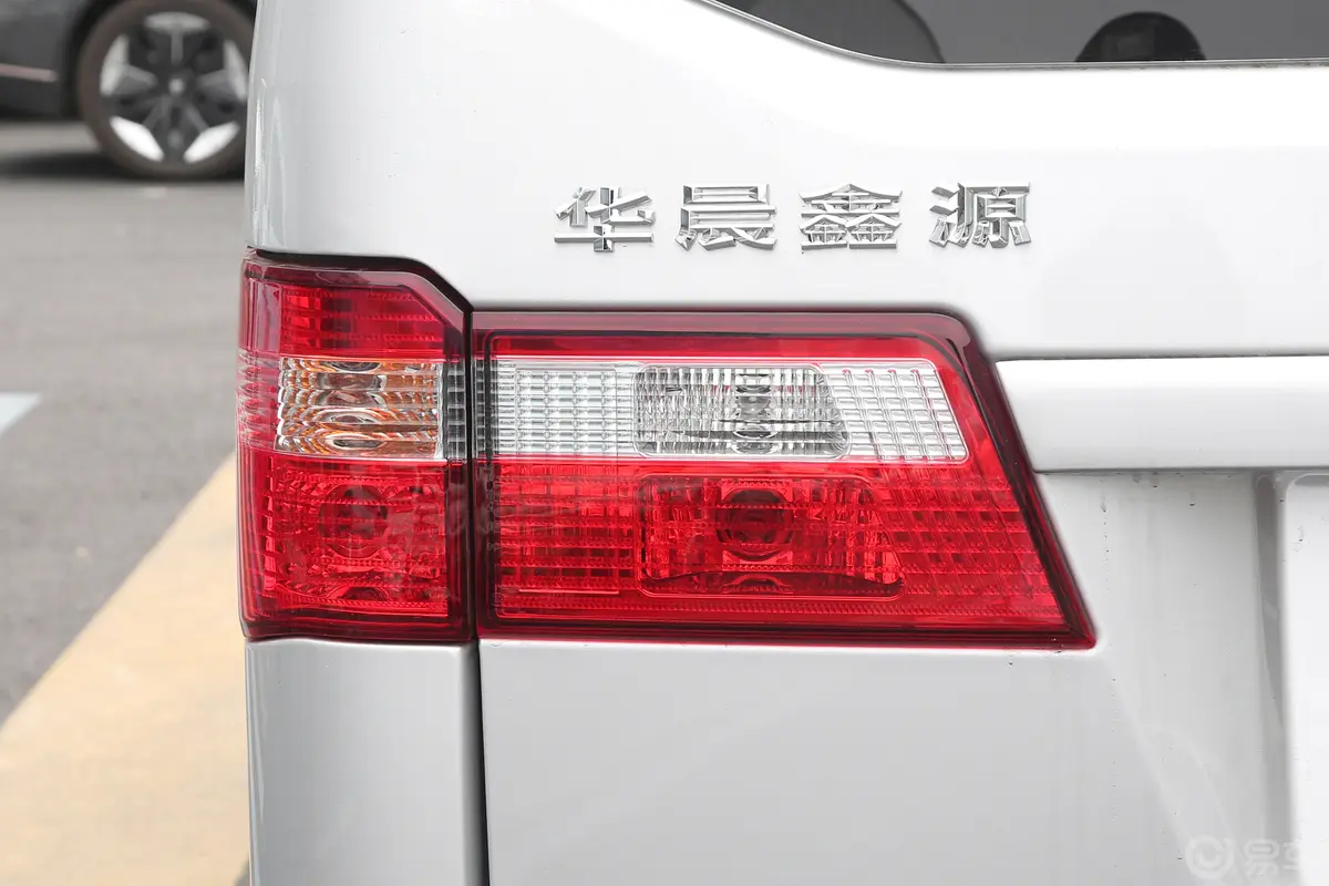金杯小海狮X301.5L 客车超享型无空调版 5/6/7座 CNG外观灯组