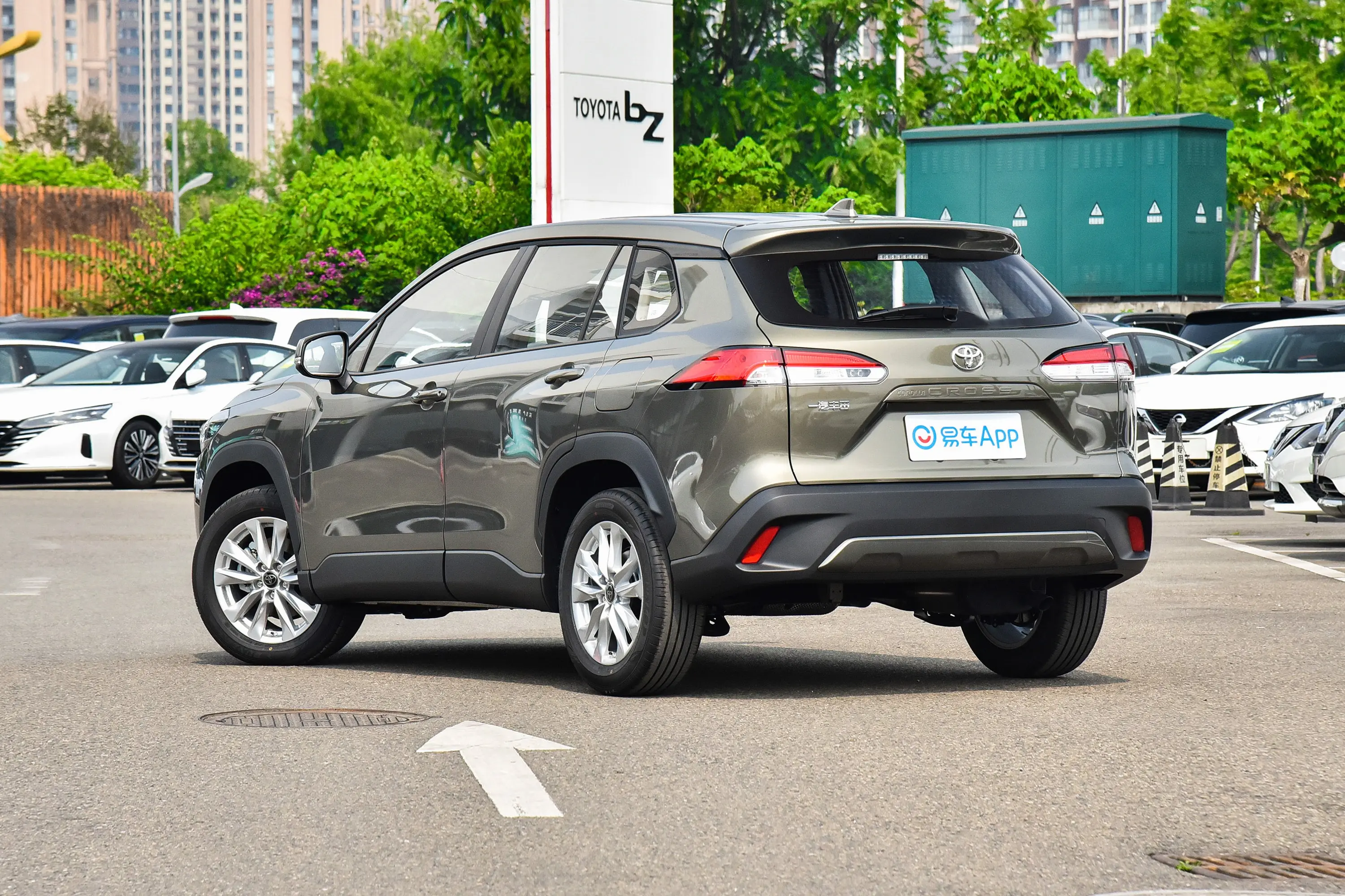 【卡罗拉锐放2.0L 先锋版侧后45度车头向左水平图片-汽车图片大全】-易车