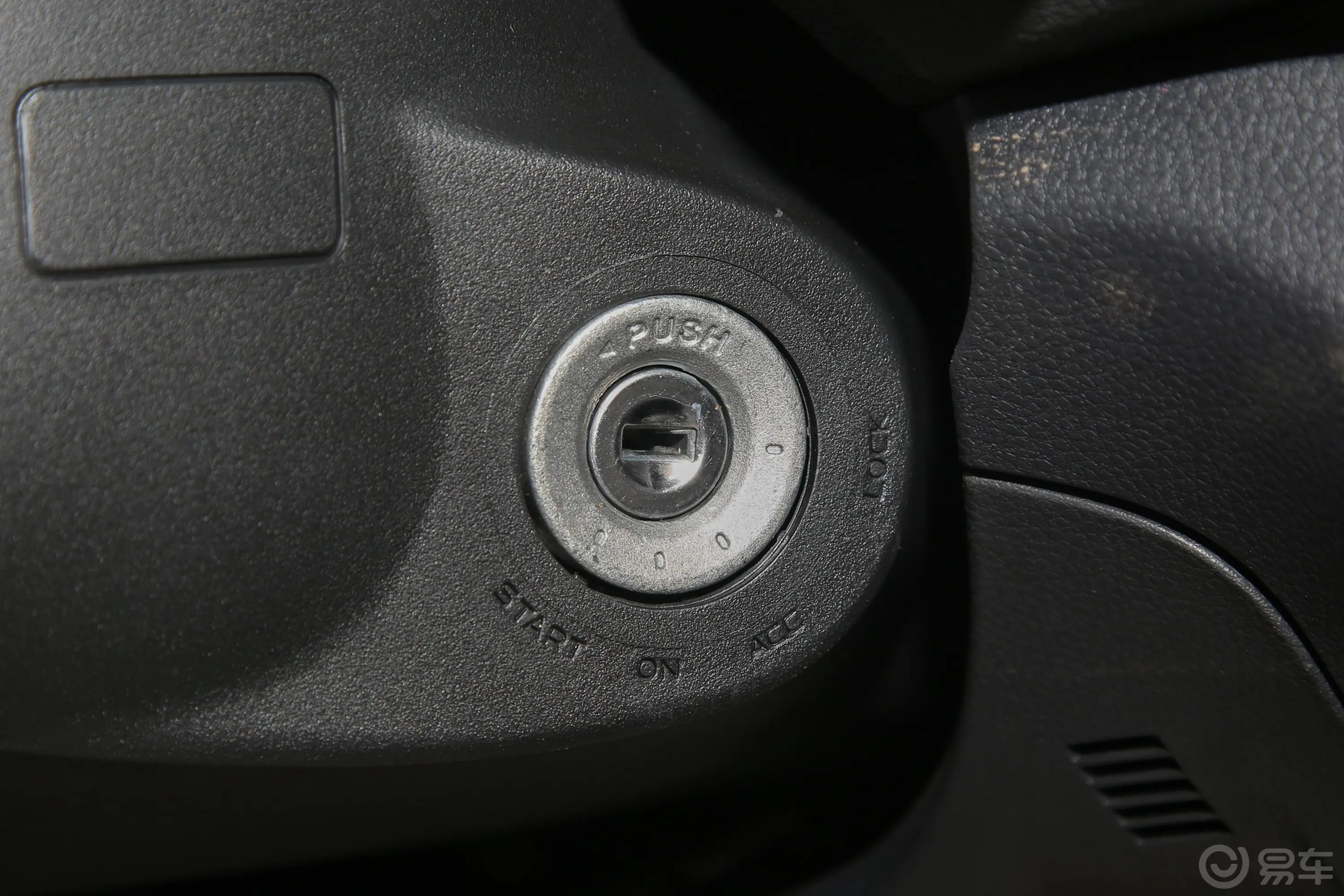 瑞迈2.5T 四驱标轴驰迈版 柴油钥匙孔或一键启动按键