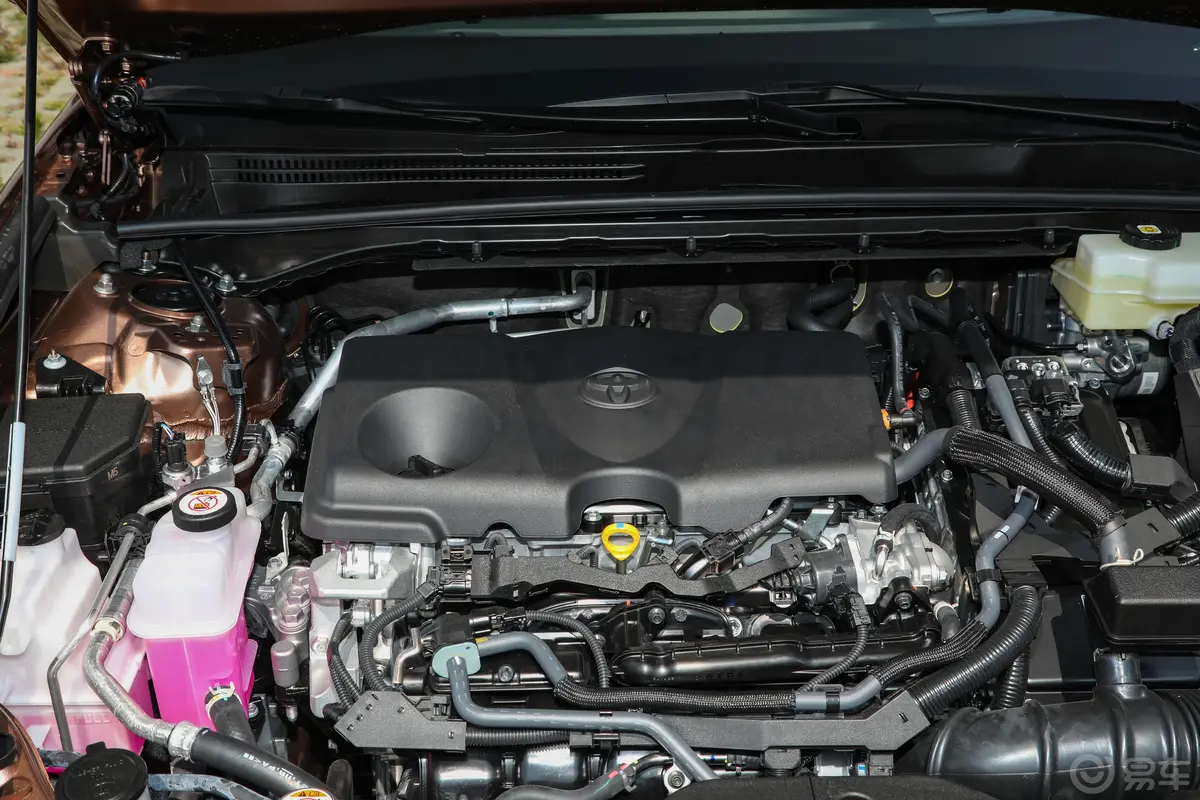 皇冠SportCross双擎 2.5L 四驱尊贵版发动机特写