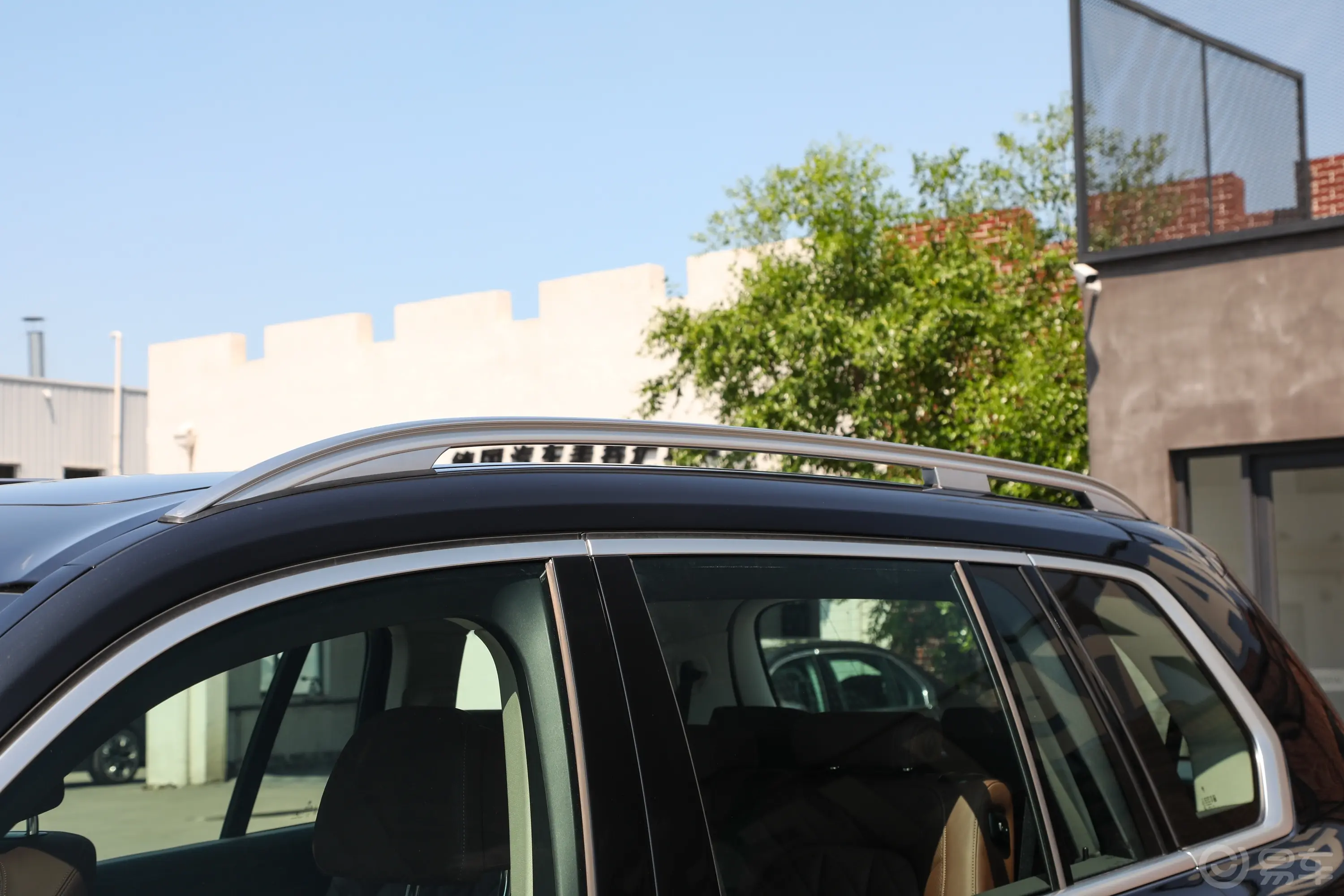 宝马X7改款 xDrive40i 领先型 豪华套装车顶行李架