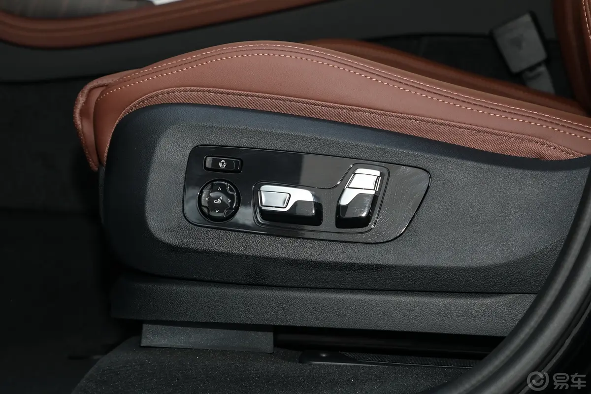 宝马X7改款 xDrive40i 领先型 豪华套装主驾座椅调节