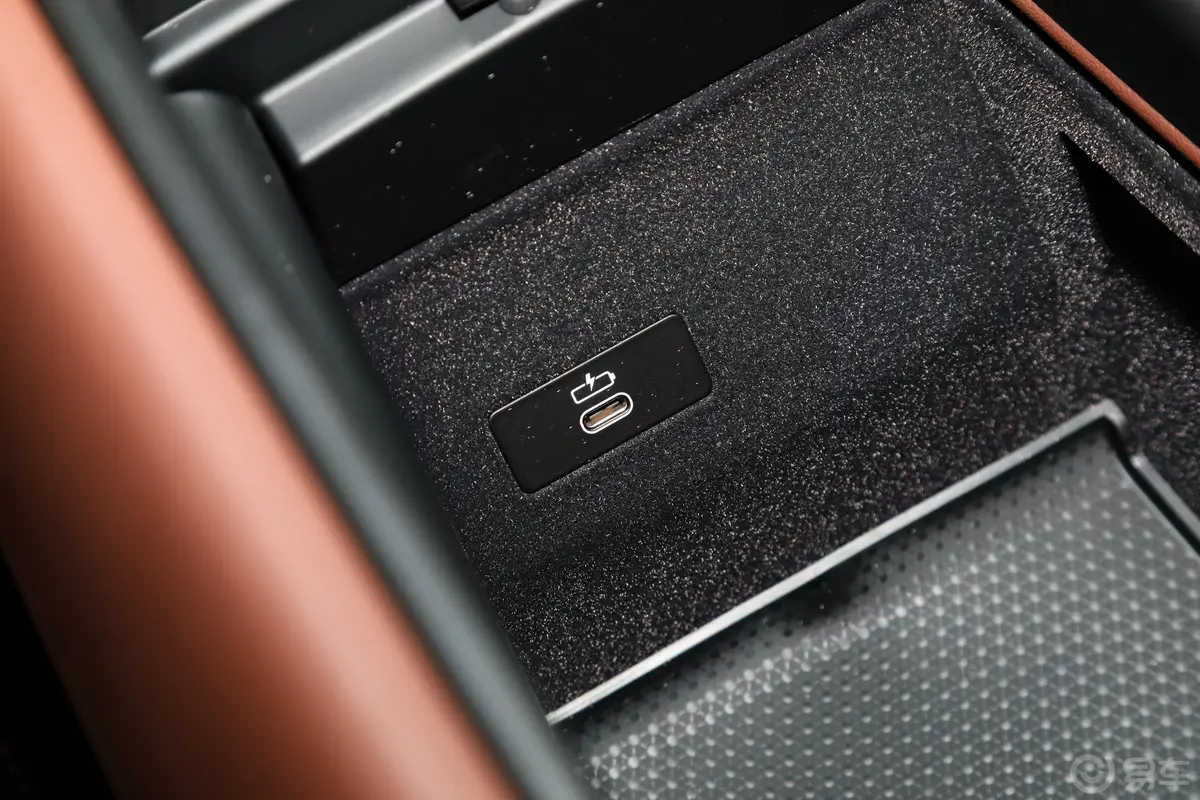 宝马X7改款 xDrive40i 领先型 豪华套装中控