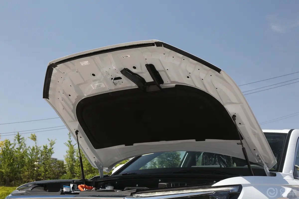 本田CR-V混动 2.0L 两驱智尚版发动机舱盖内侧