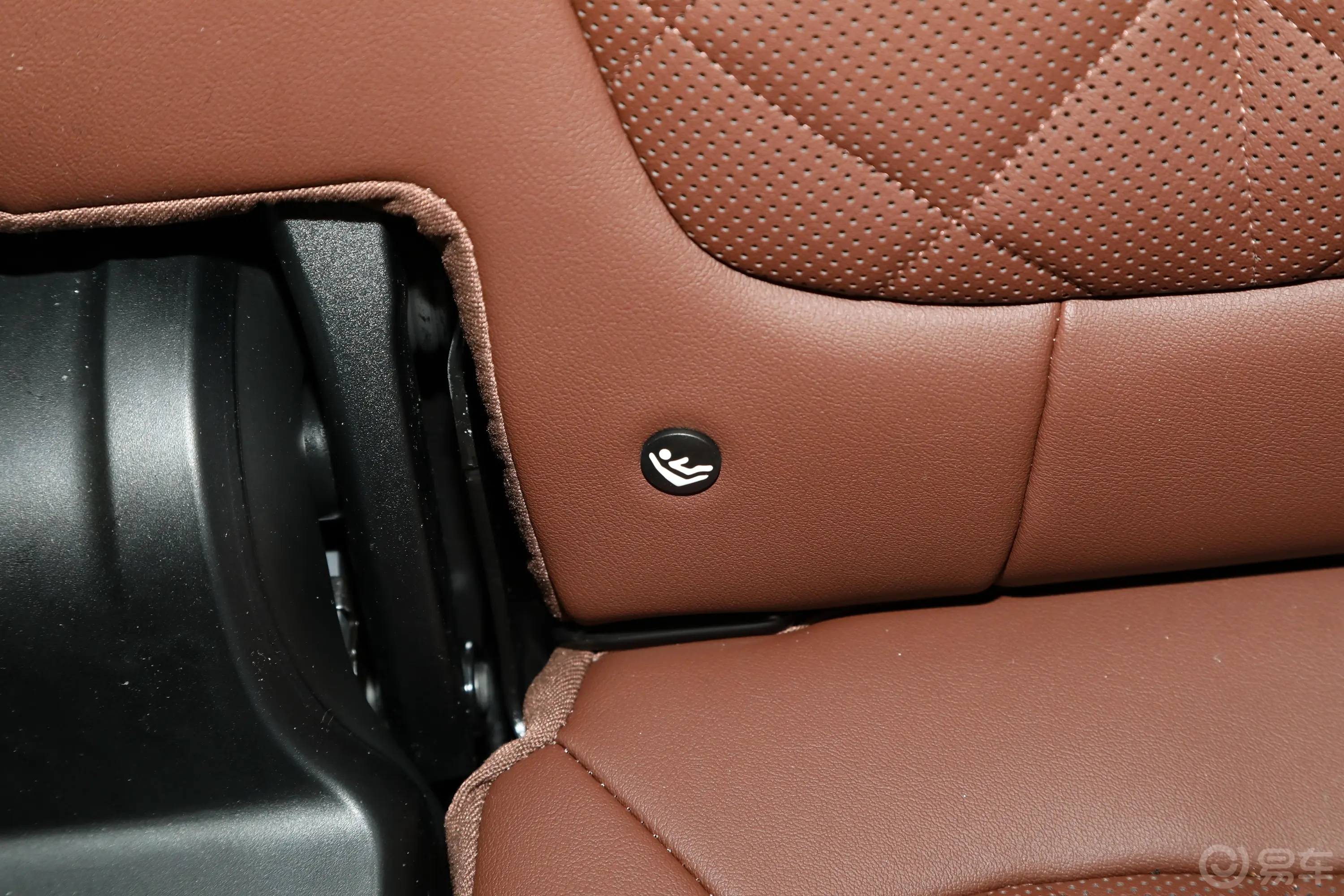 宝马X7改款 xDrive40i 领先型 豪华套装儿童座椅接口