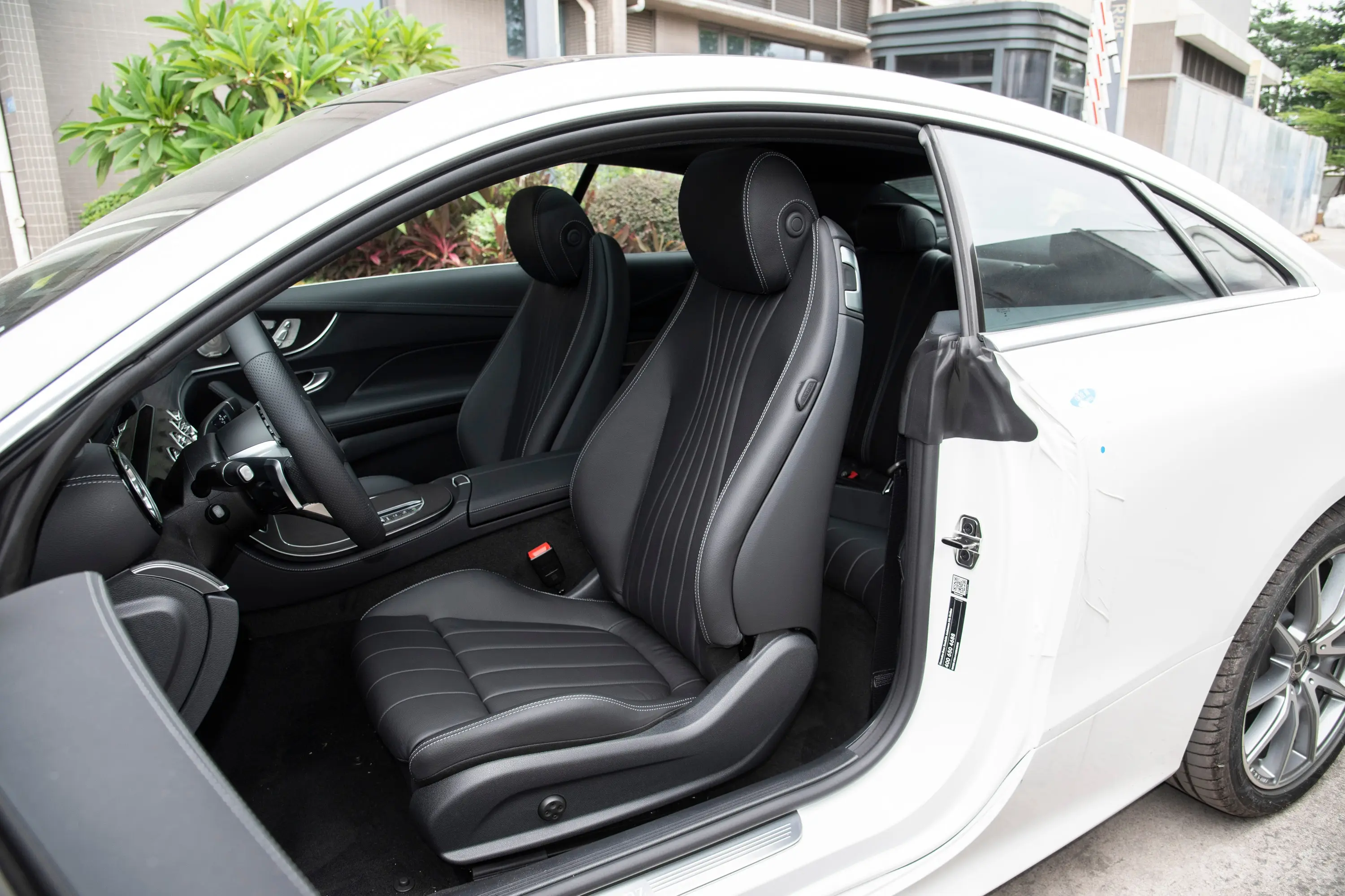 奔驰E级(进口)改款 E 300 轿跑车驾驶员座椅