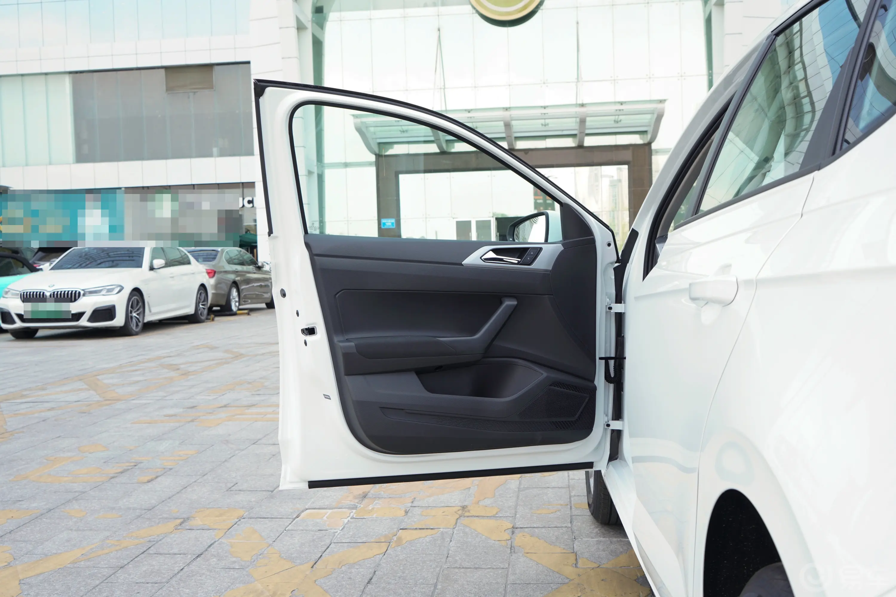 Polo改款 Plus 1.5L 手动纵情乐活版驾驶员侧前车门