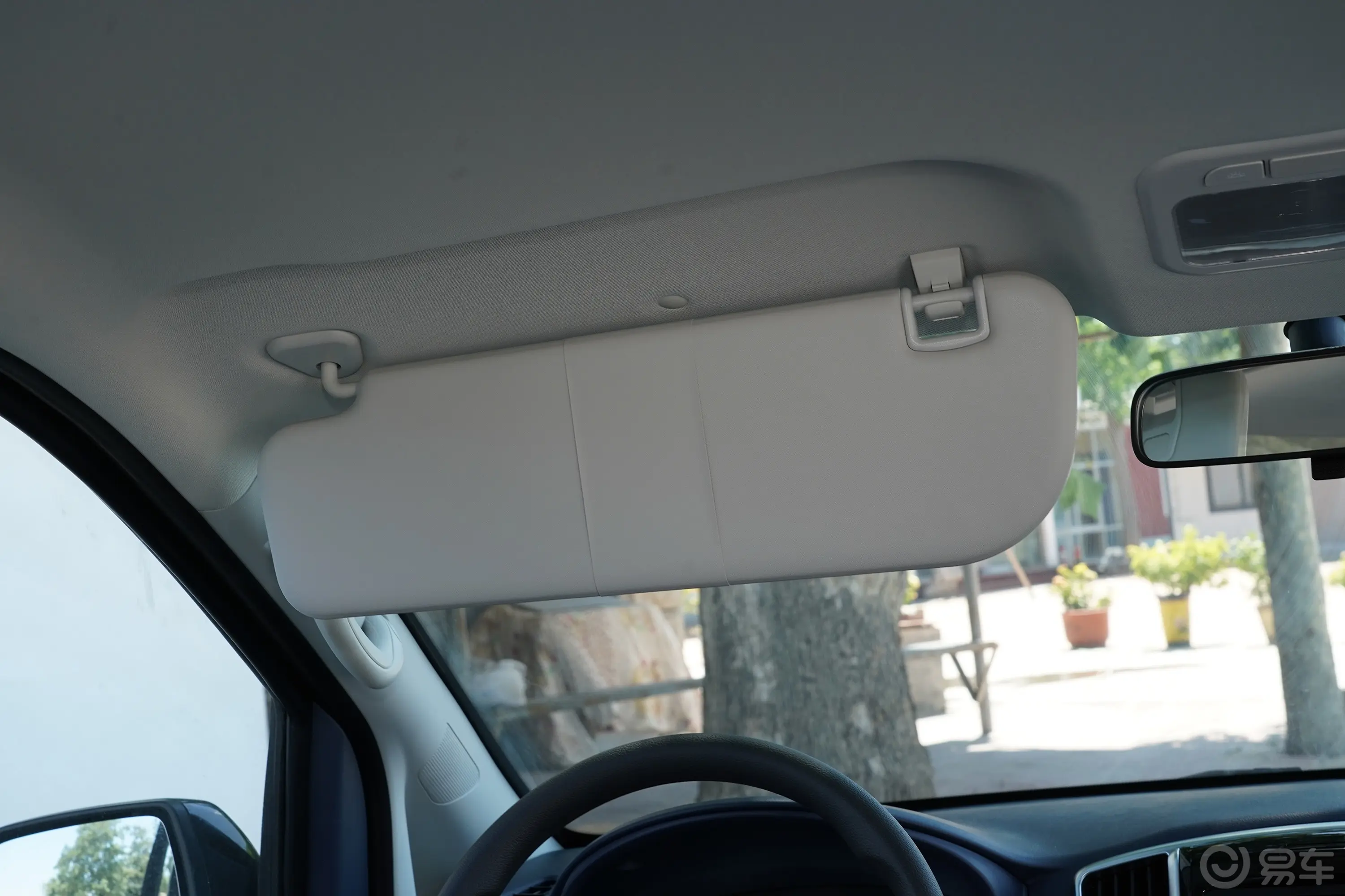 菱智PLUS2.0L 手动舒适型 7座 CNG驾驶位遮阳板
