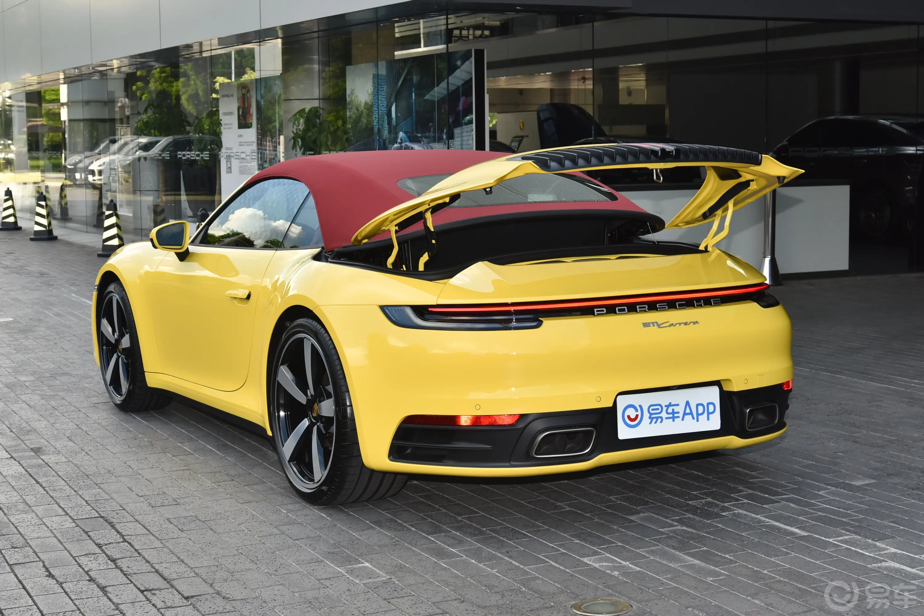 保时捷911Carrera Cabriolet 3.0T后备厢开启45度侧拍