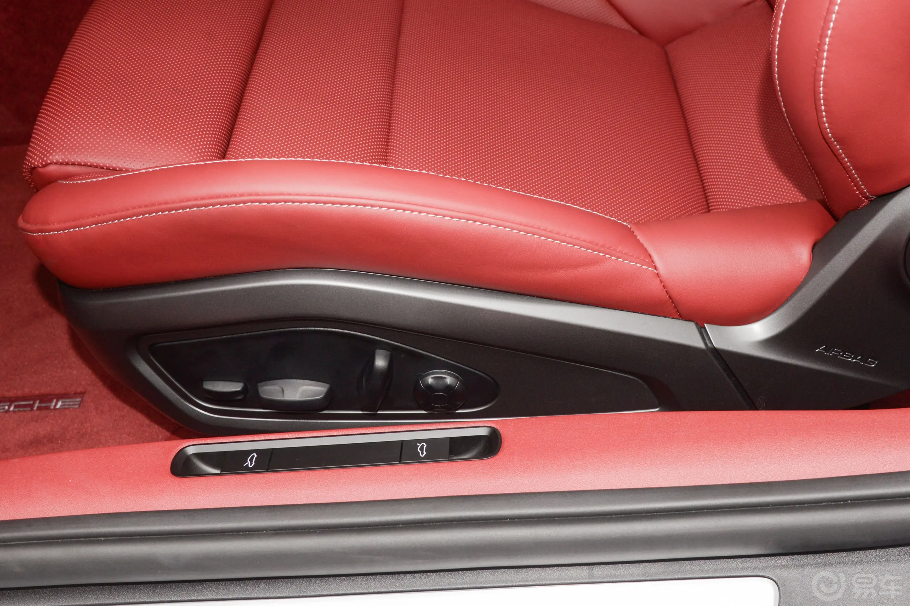 保时捷911Carrera 4S Cabriolet 3.0T主驾座椅调节