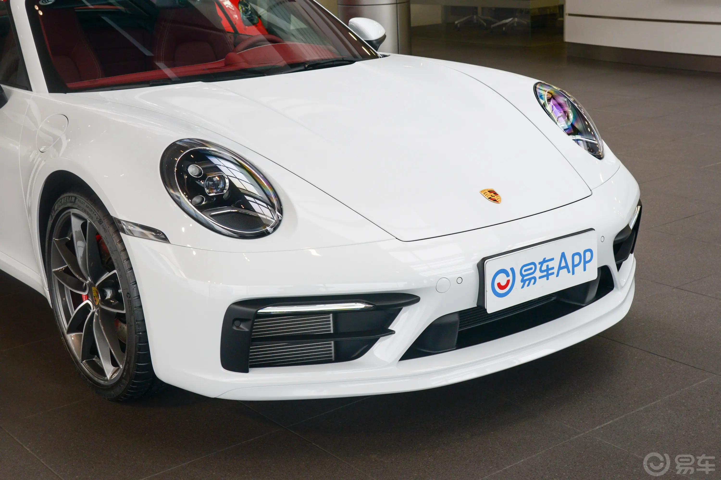 保时捷911Carrera 4S Cabriolet 3.0T前格栅侧俯拍