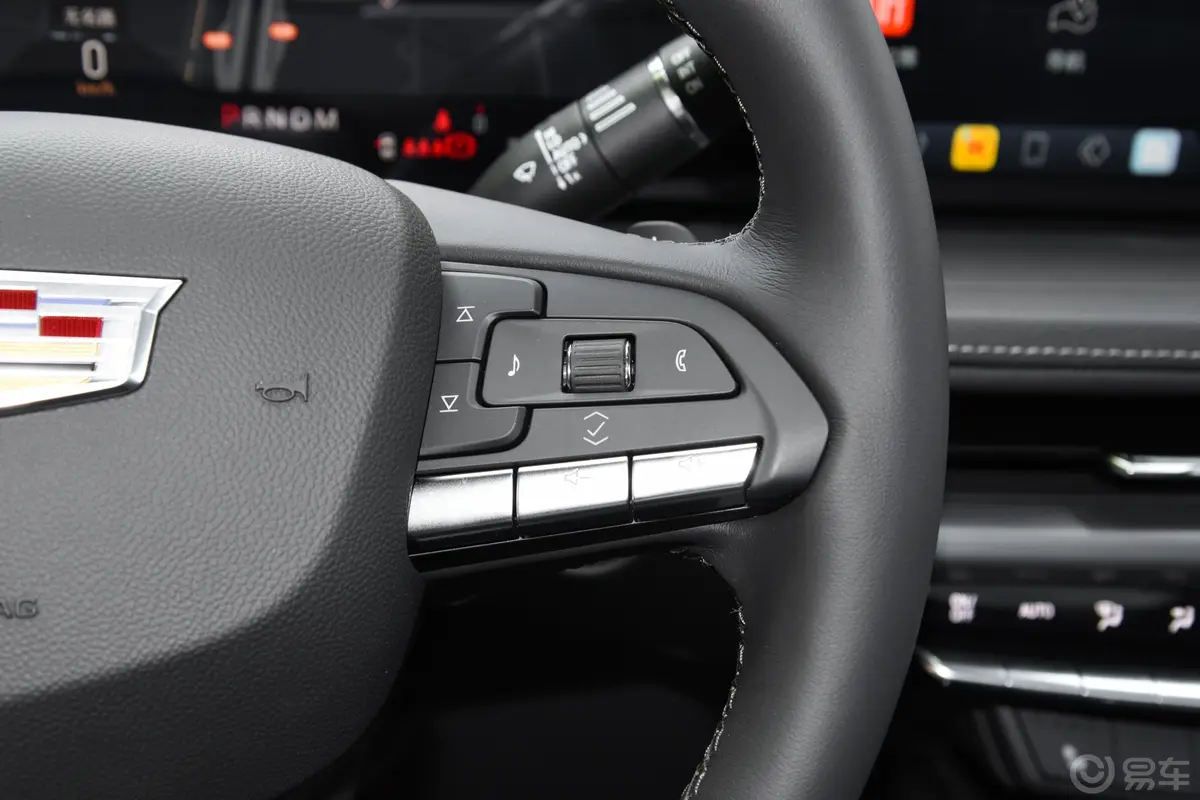 凯迪拉克XT428T 两驱豪华型右侧方向盘功能按键