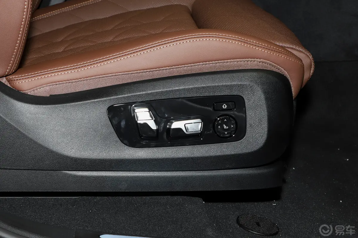 宝马X6改款 xDrive40i 尊享型 M运动套装副驾座椅调节