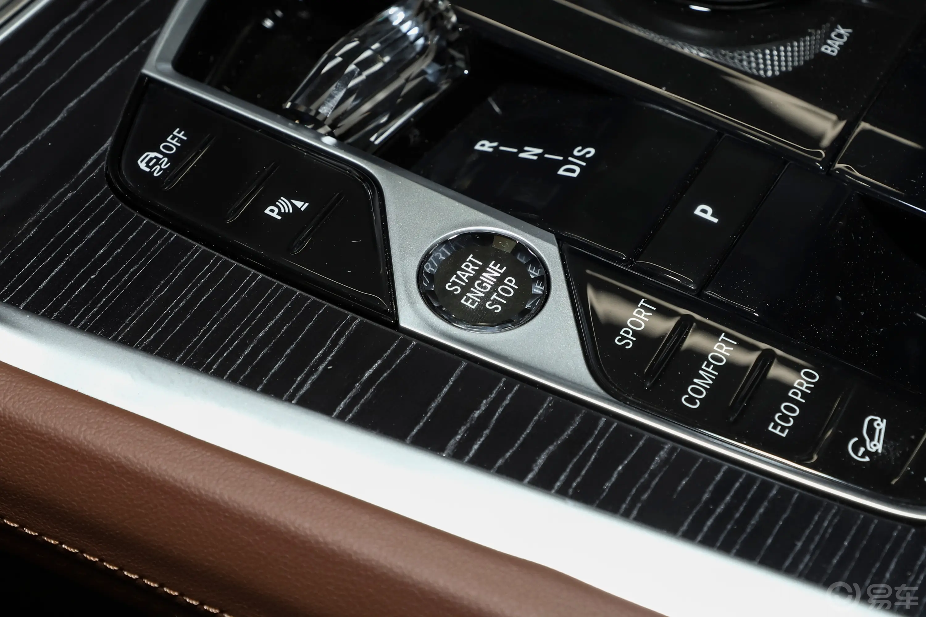 宝马X6改款 xDrive40i 尊享型 M运动套装钥匙孔或一键启动按键