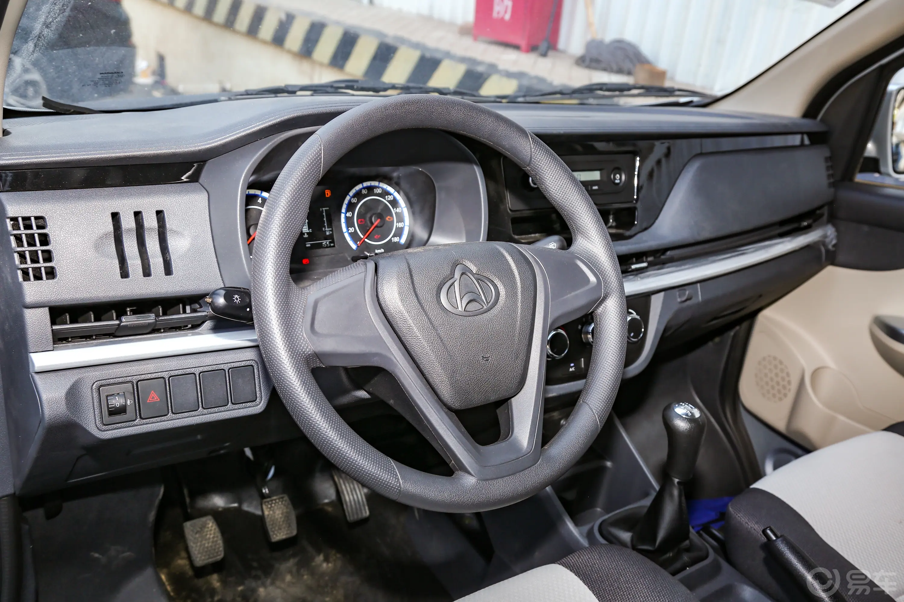 长安星卡1.5L 单排3.06米钢板厢货舒适型方向盘