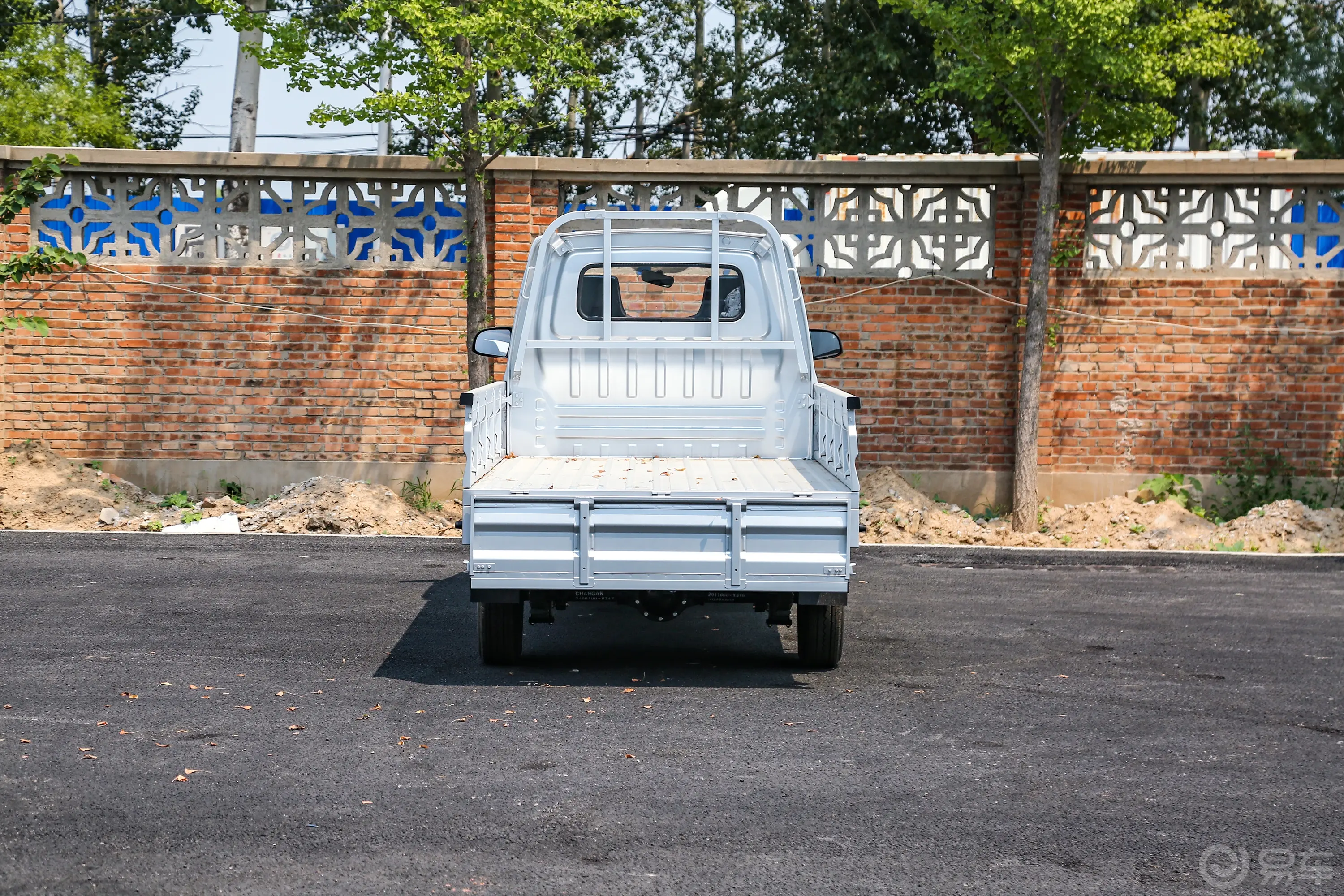 长安星卡1.5L 单排2.8米载货汽车舒适型无空调后备厢