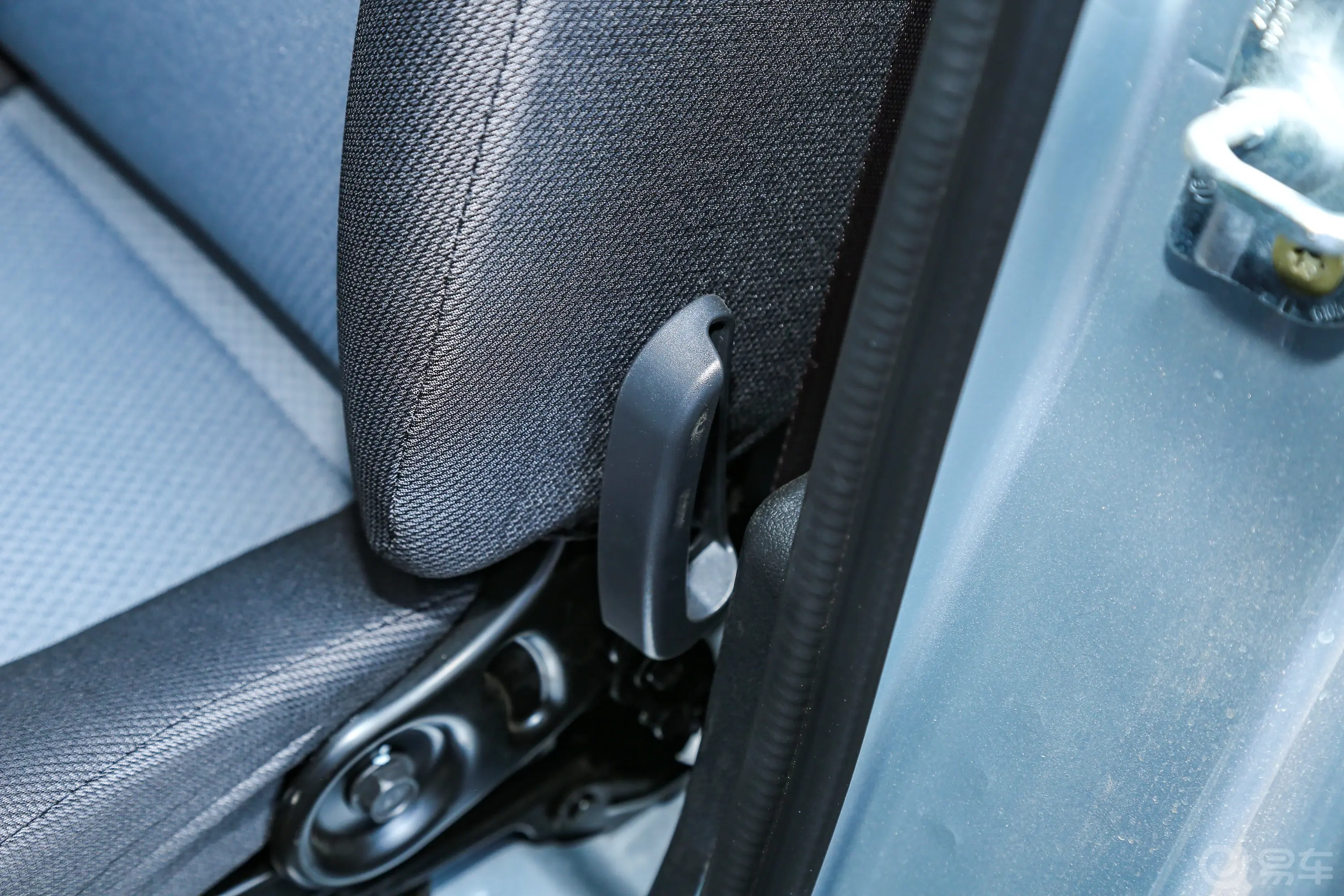 长安星卡1.5L 单排2.8米载货汽车舒适型无空调主驾座椅调节