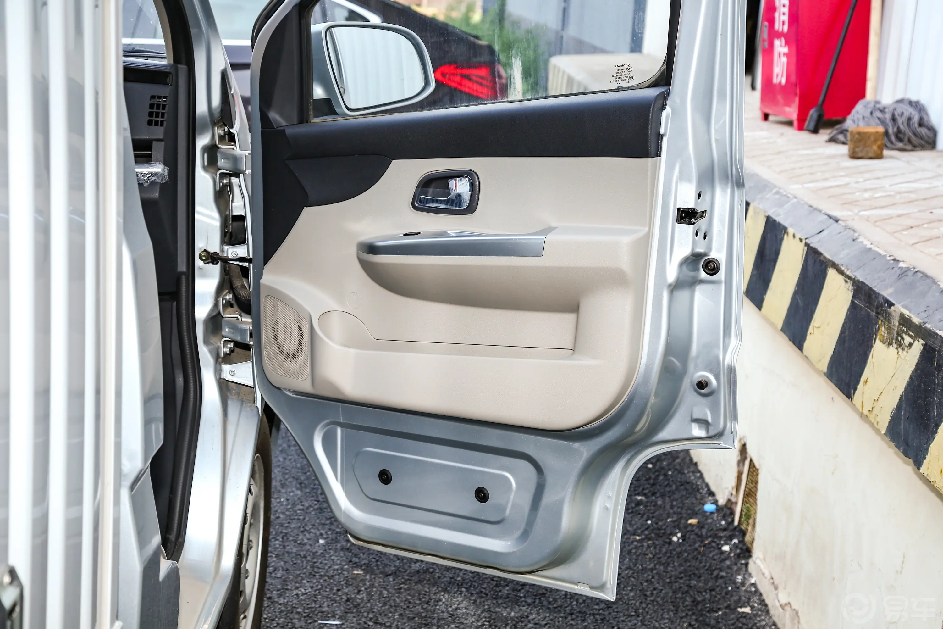 长安星卡1.5L 单排3.06米钢板厢货舒适型副驾驶位