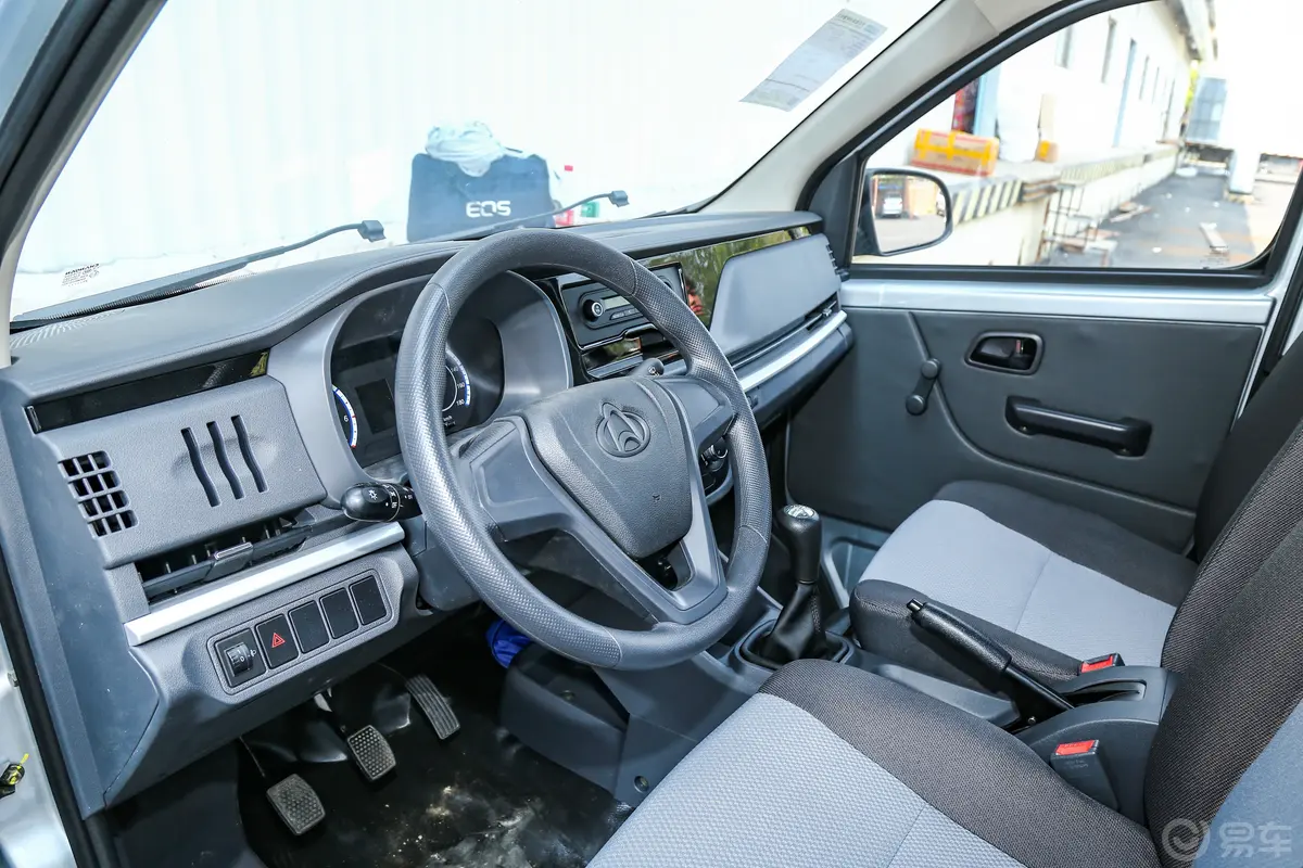 长安星卡1.5L 单排2.8米载货汽车舒适型无空调驾驶位区域