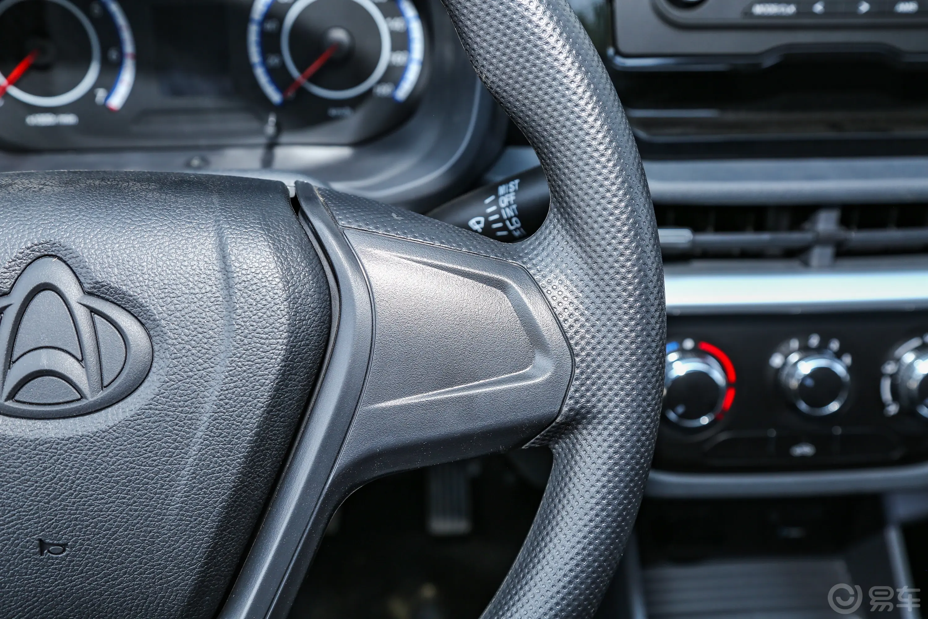长安星卡1.5L 单排2.8米载货汽车舒适型无空调右侧方向盘功能按键