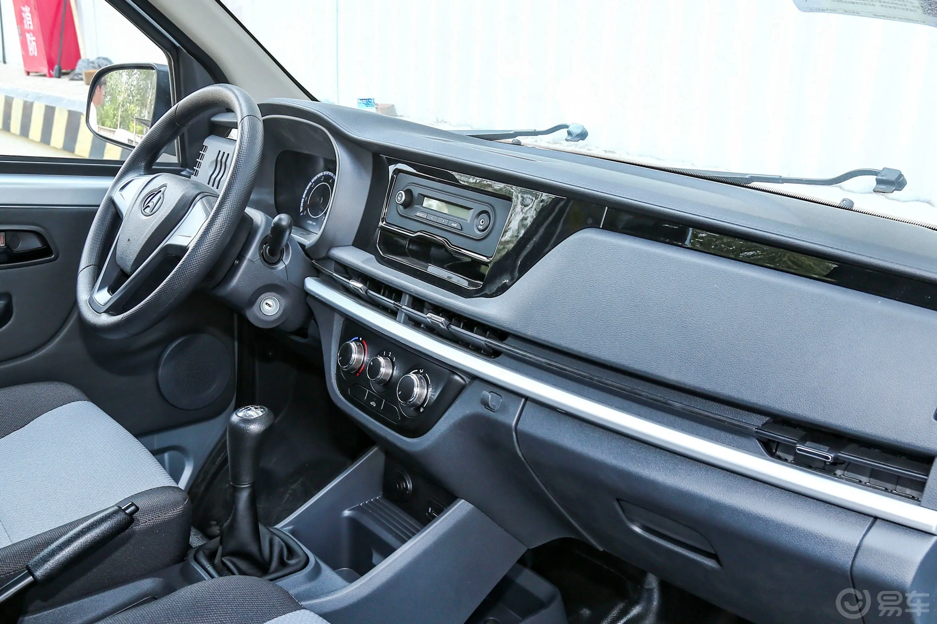 长安星卡1.5L 单排2.8米载货汽车舒适型无空调中控台整体