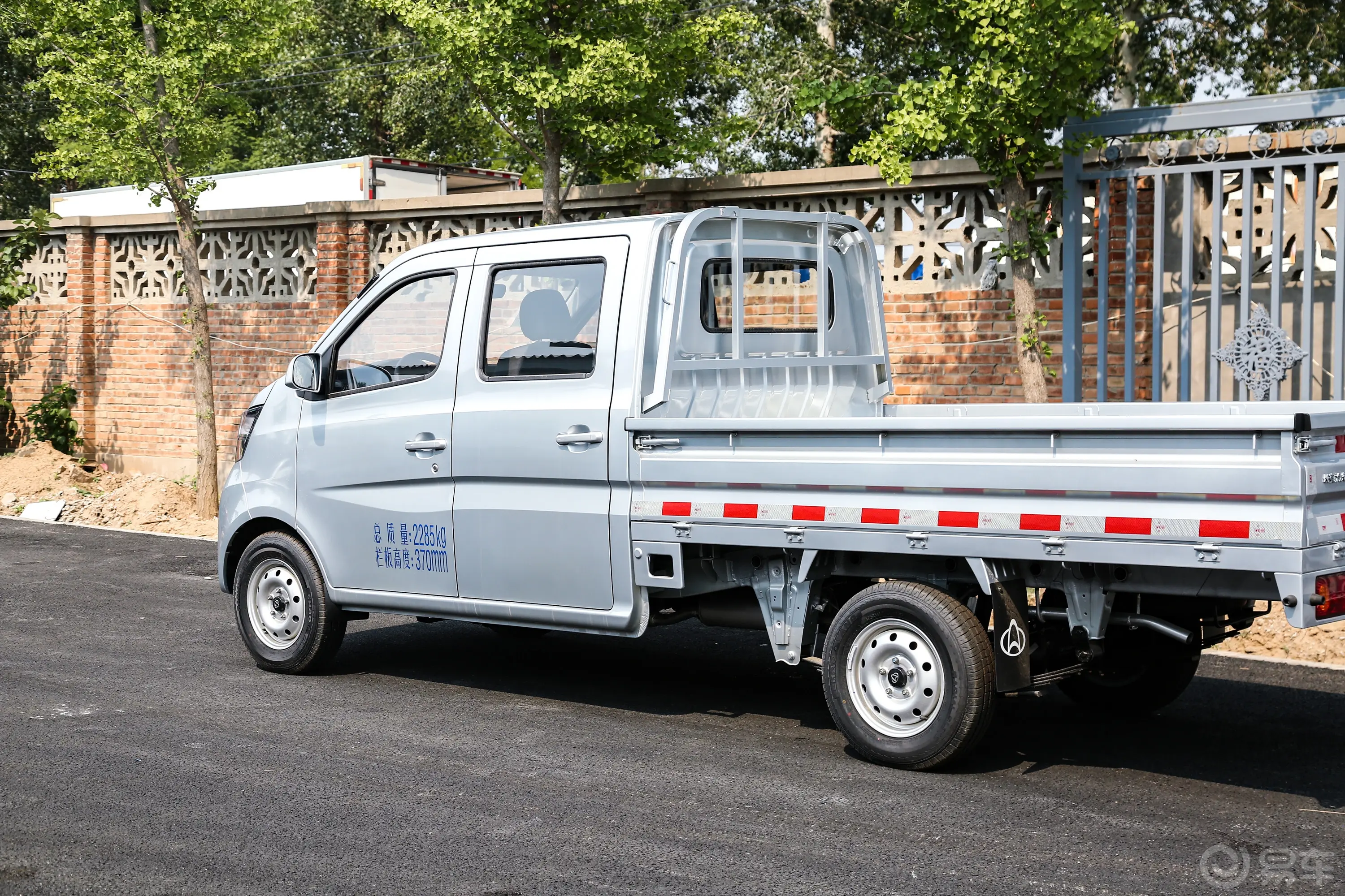 长安星卡1.5L 双排2.55米载货汽车舒适型外观细节
