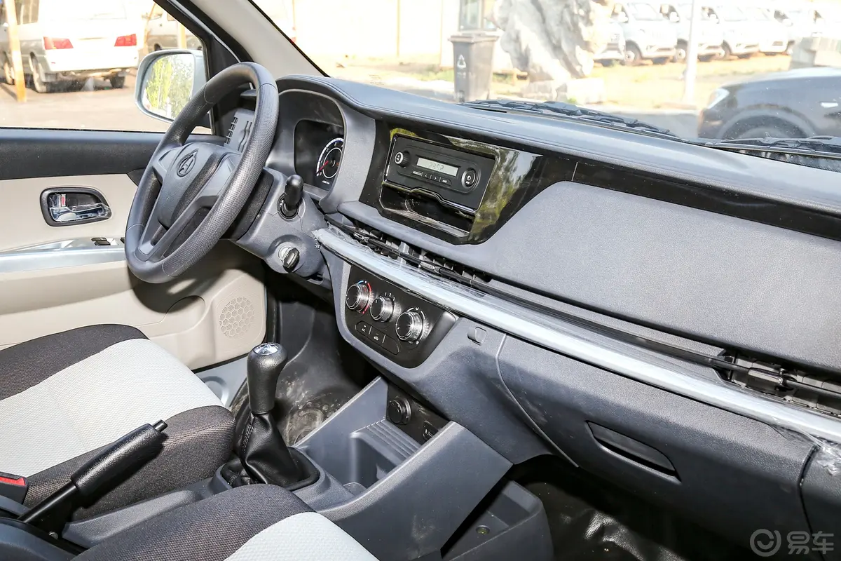 长安星卡1.5L 单排3.06米钢板厢货舒适型中控台整体