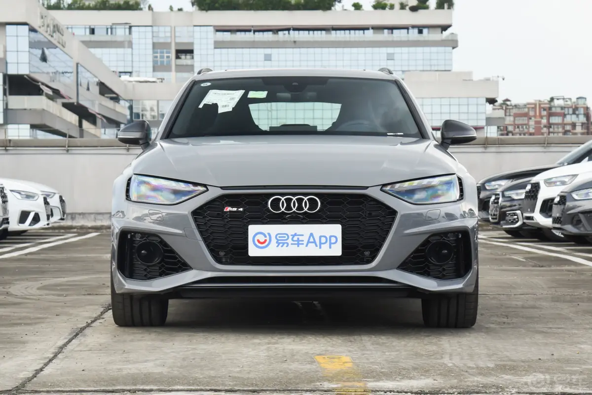 奥迪RS 42.9T Avant 暗金版正前水平