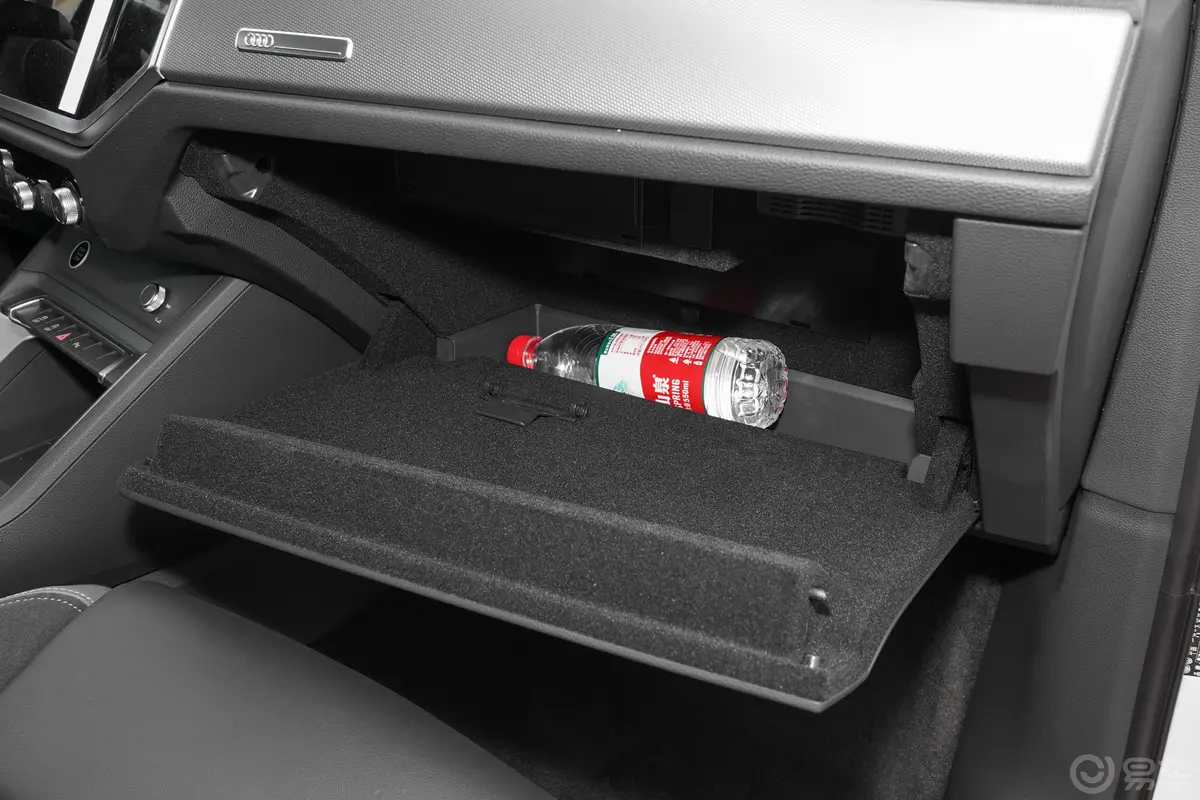 奥迪Q3 Sportback改款 35 TFSI 进取型手套箱空间水瓶横置